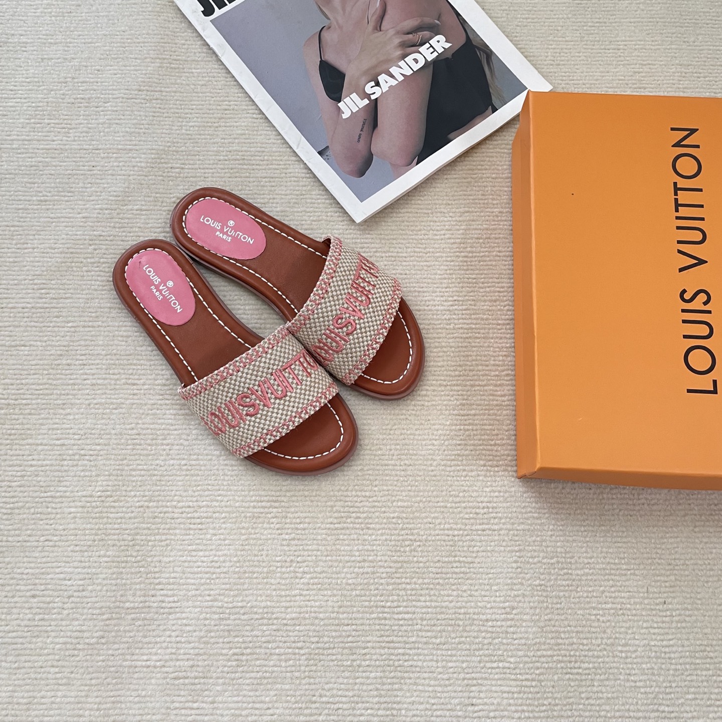 Embroidered flat slippers