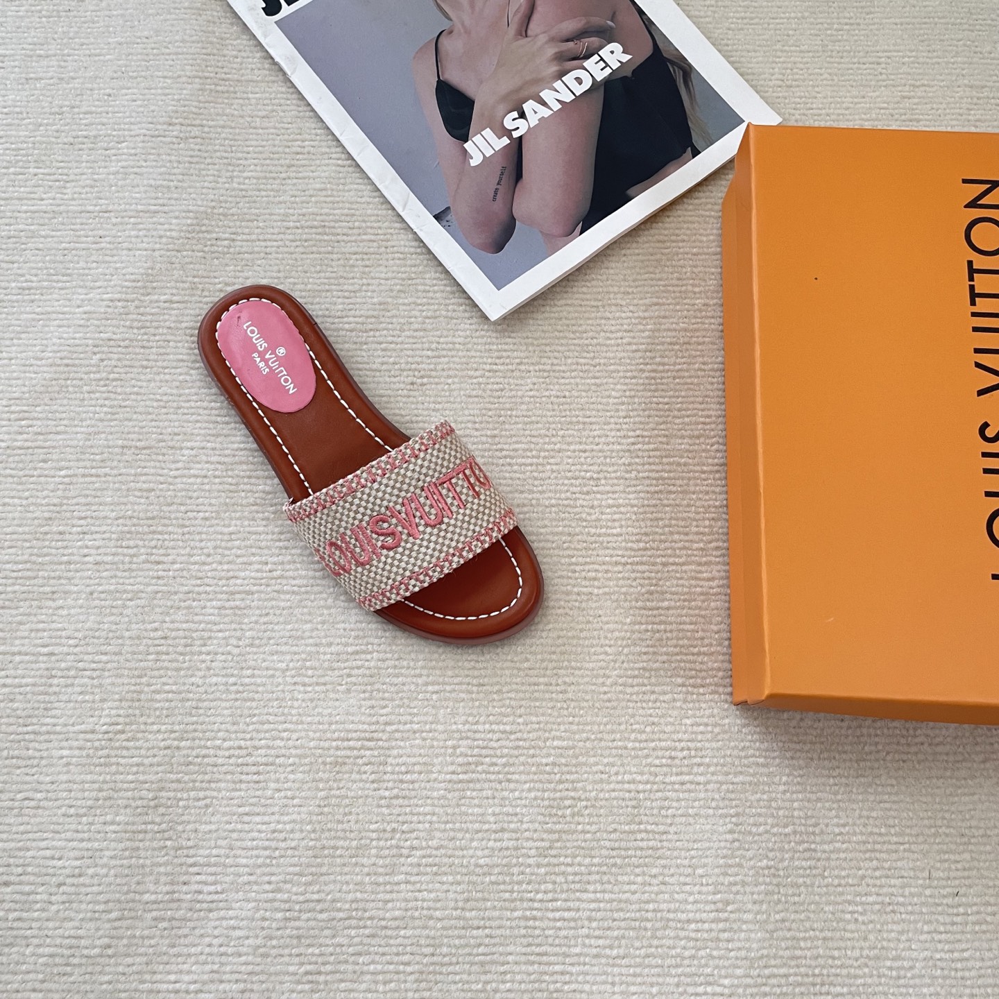 Embroidered flat slippers