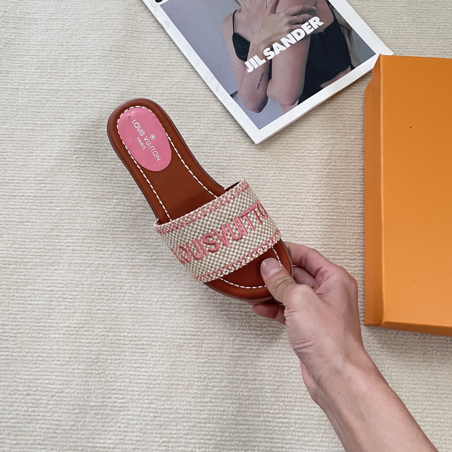 Embroidered flat slippers