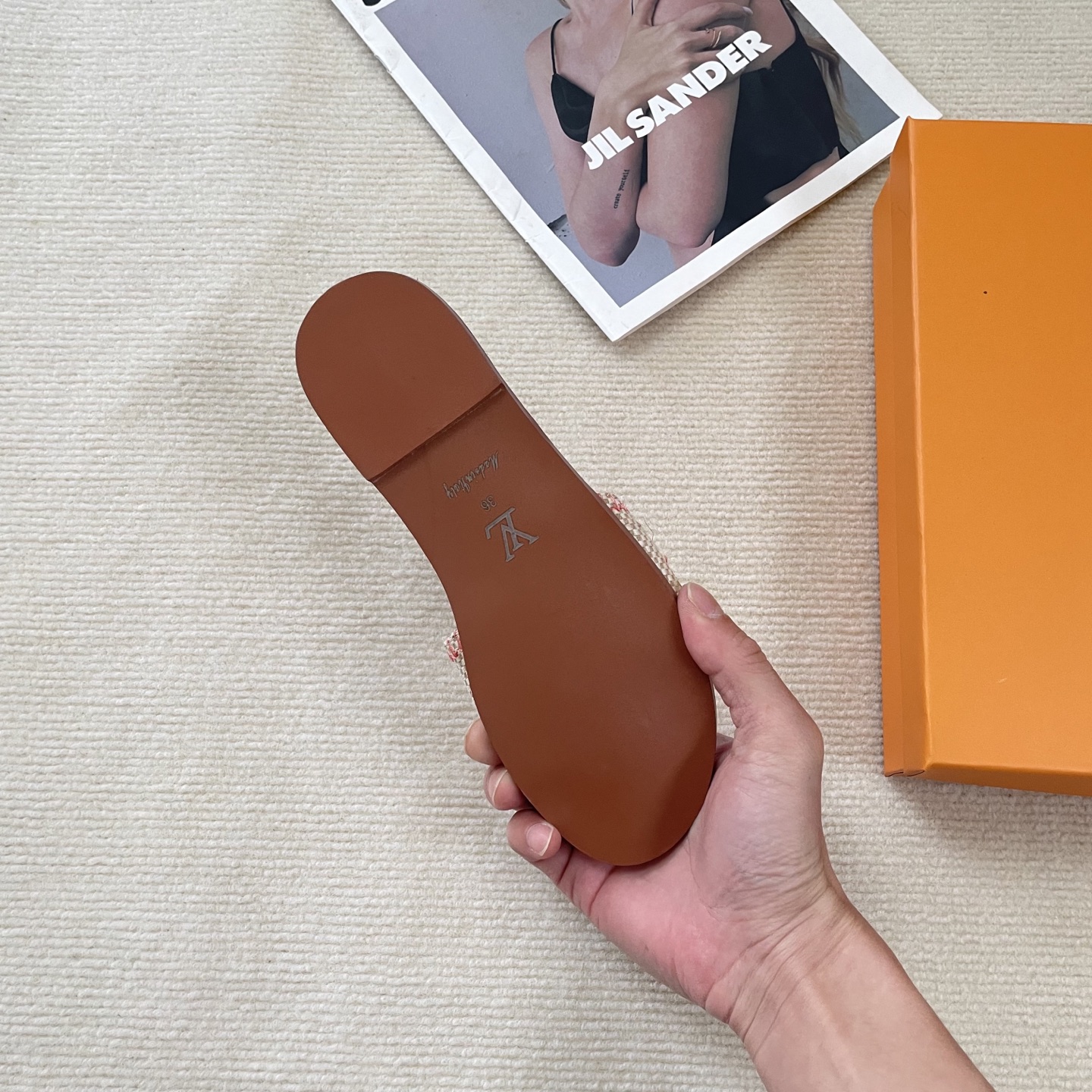 Embroidered flat slippers