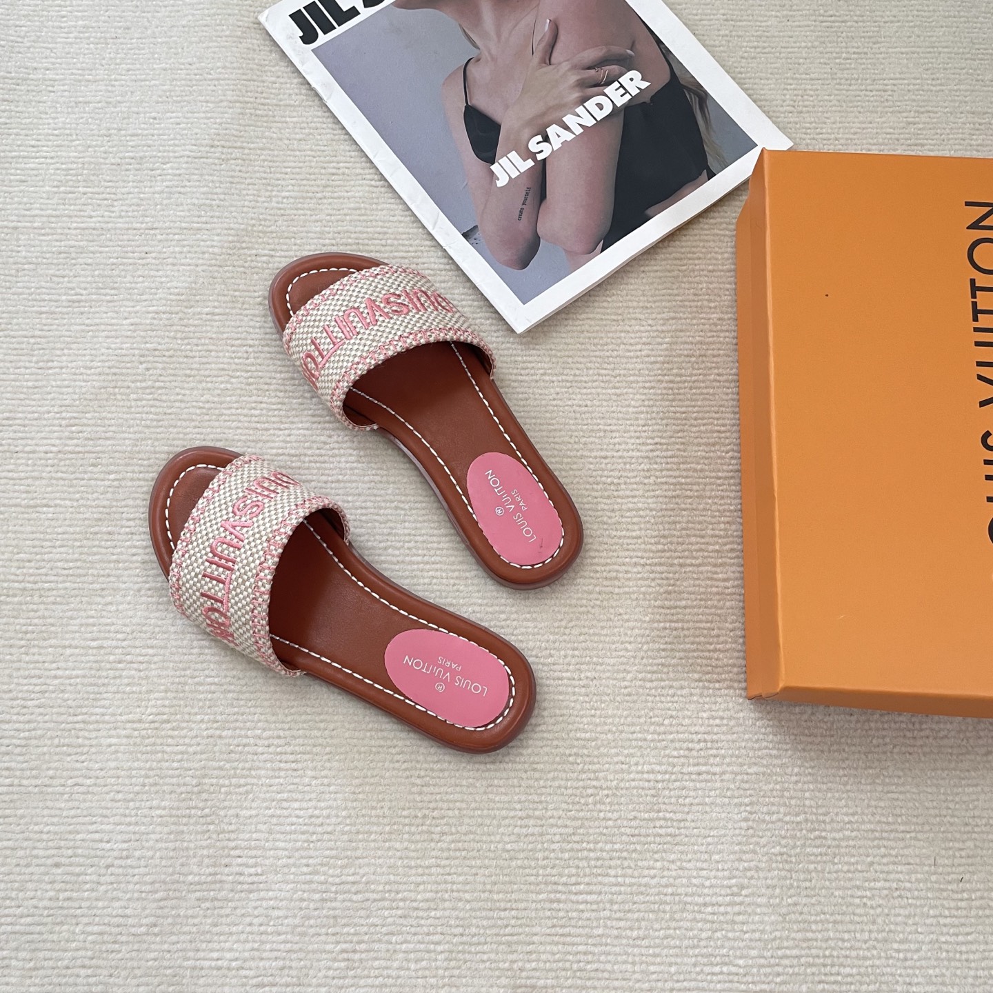 Embroidered flat slippers