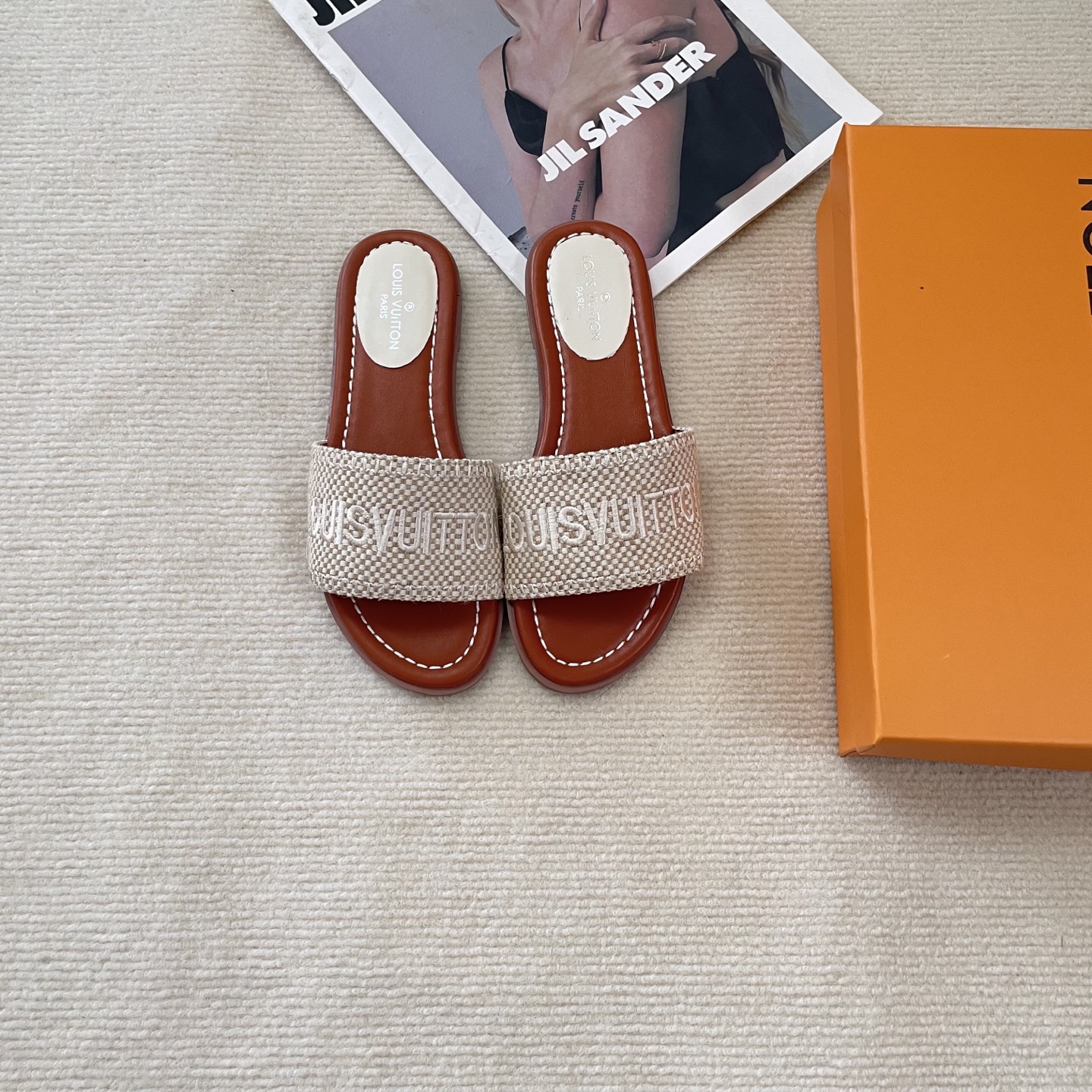 Embroidered flat slippers