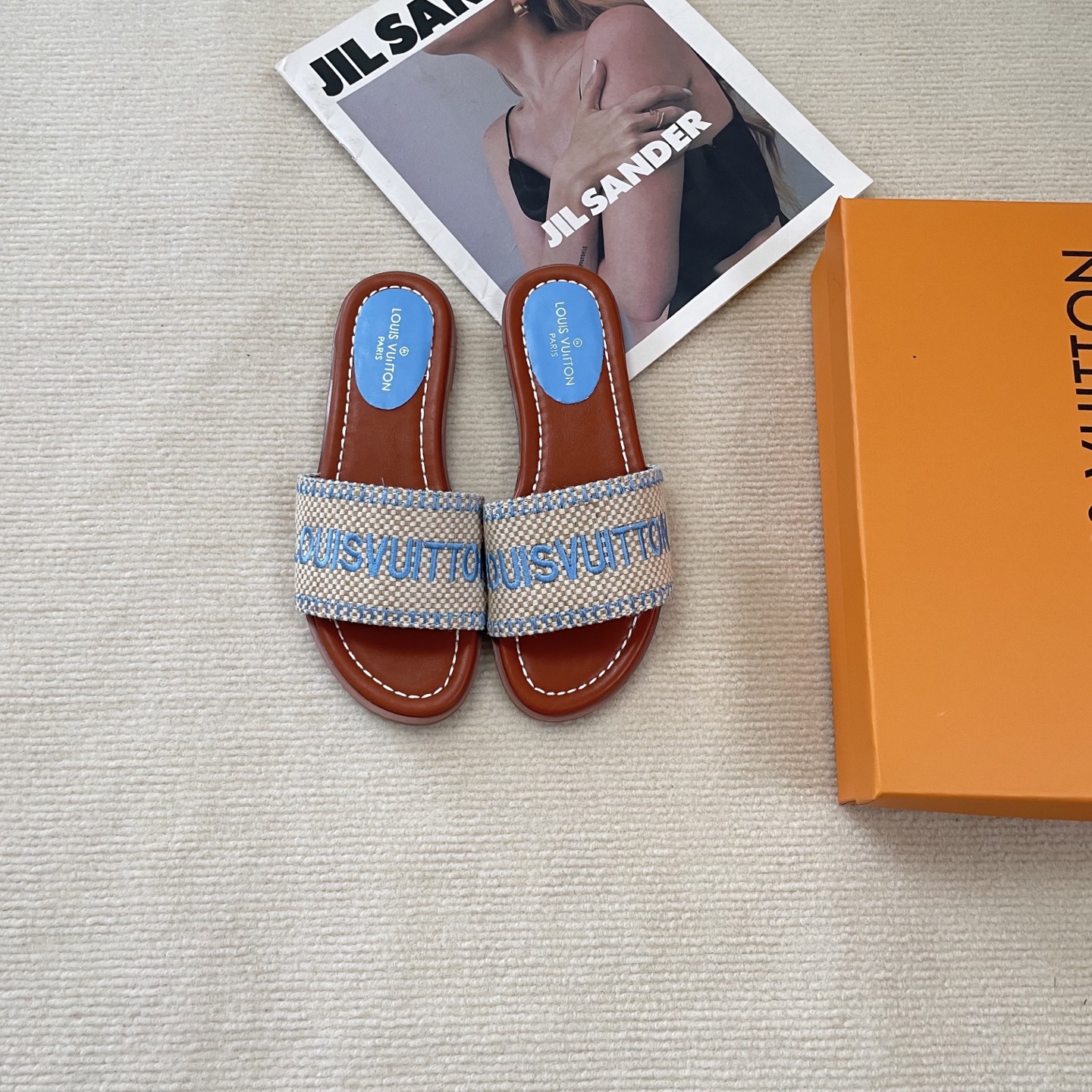 Embroidered flat slippers