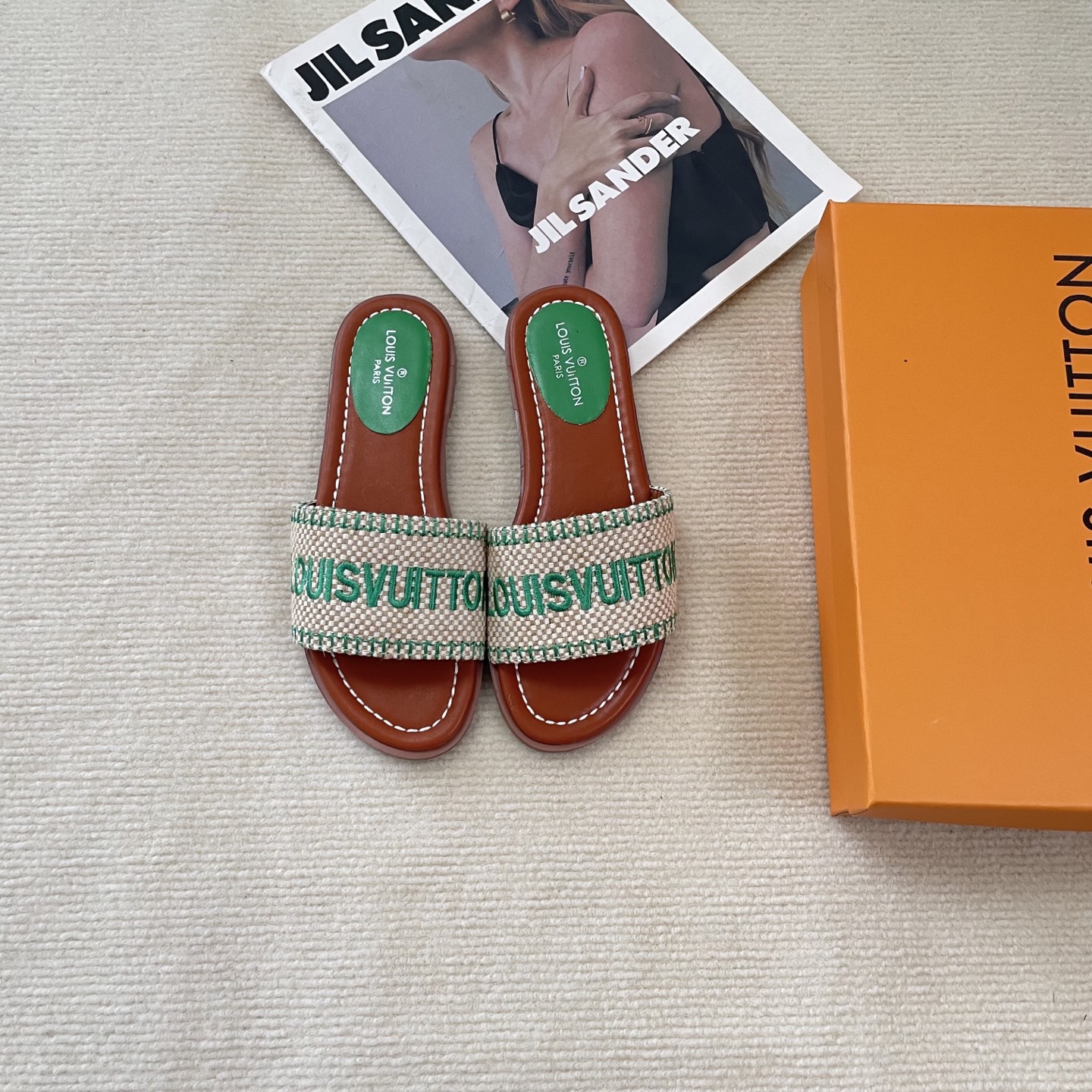 Embroidered flat slippers
