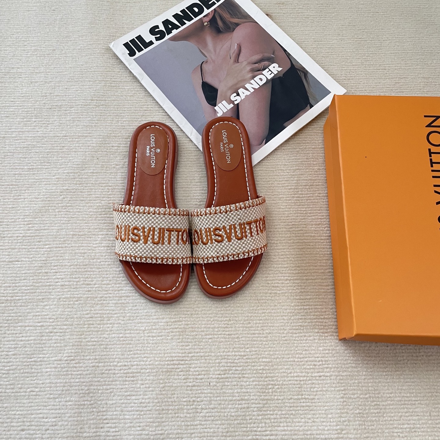 Embroidered flat slippers