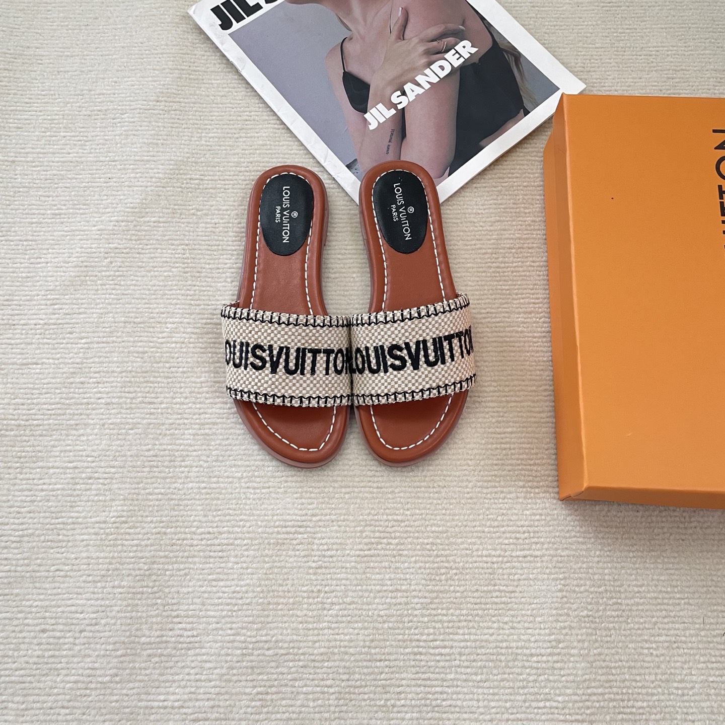 Embroidered flat slippers