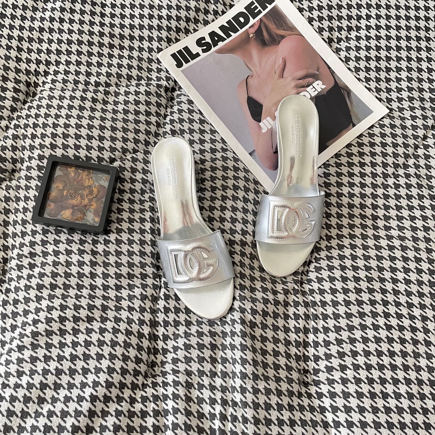 Stylish and classic slippers