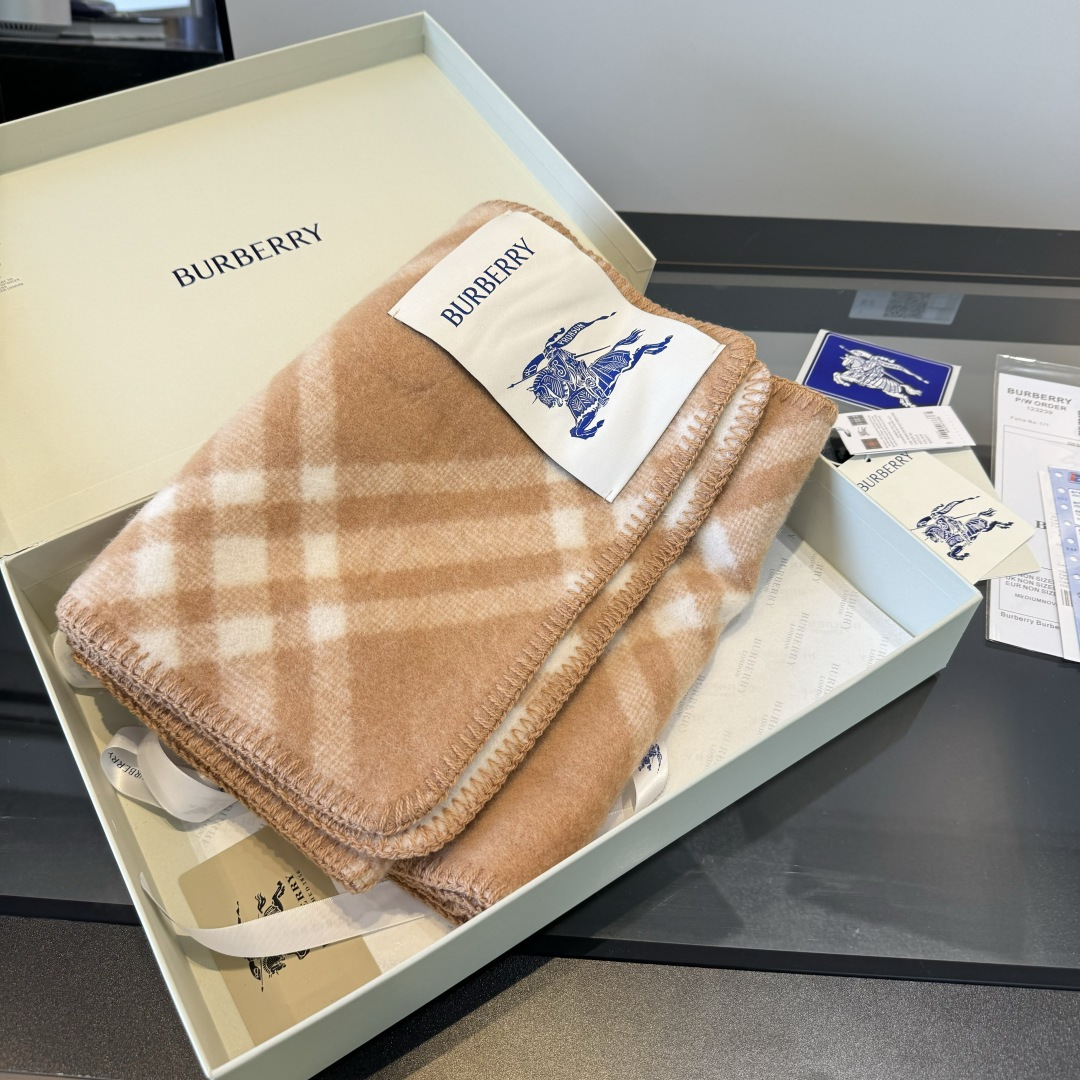 Checked wool scarf
