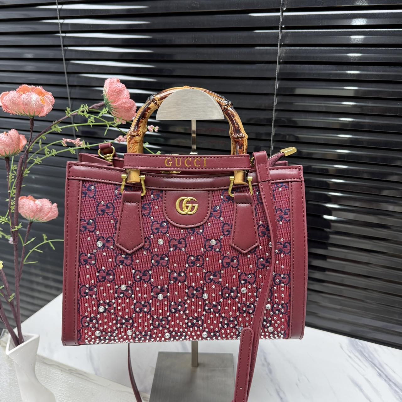 Light luxury large-capacity handbag