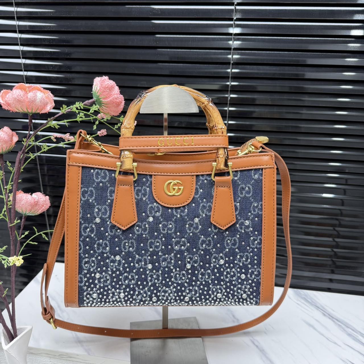 Light luxury large-capacity handbag