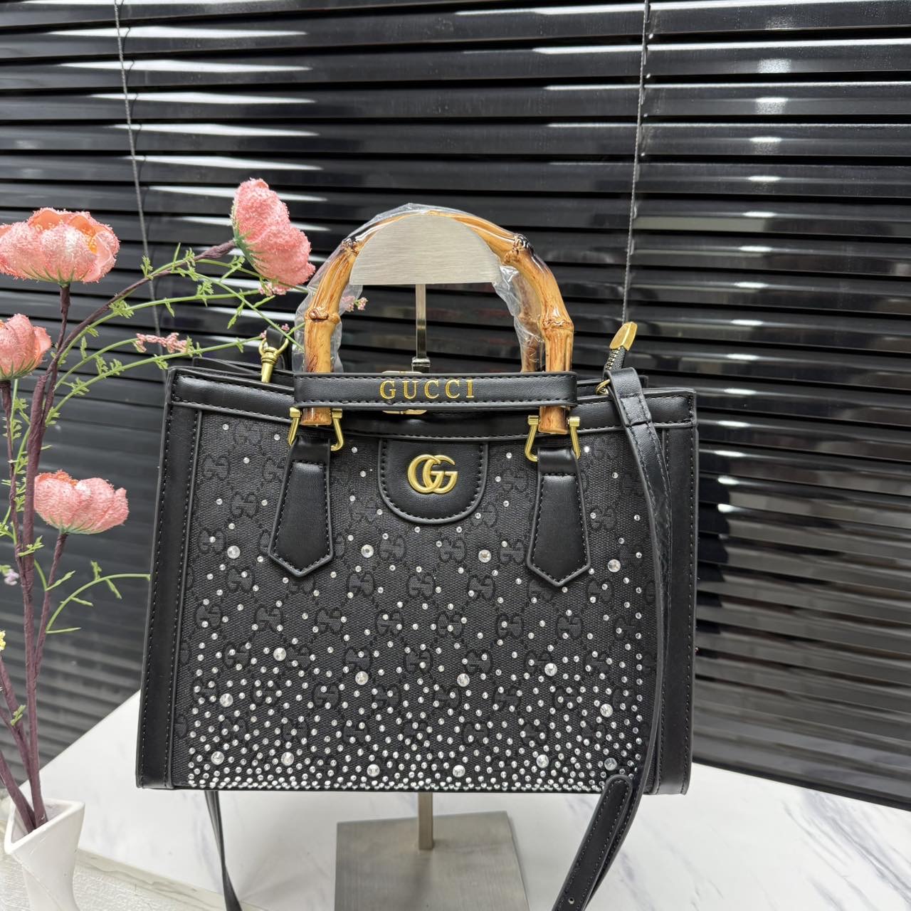 Light luxury large-capacity handbag