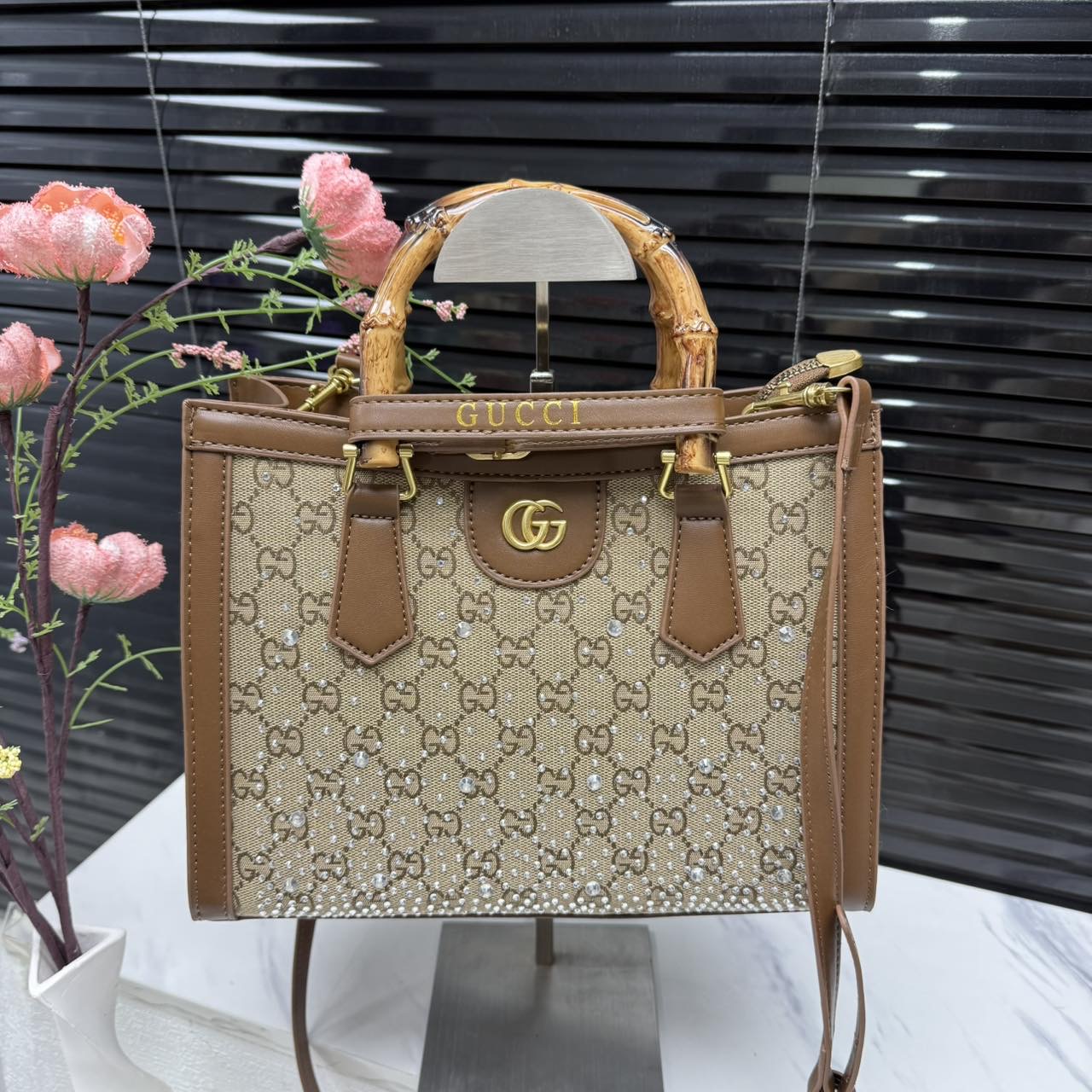 Light luxury large-capacity handbag