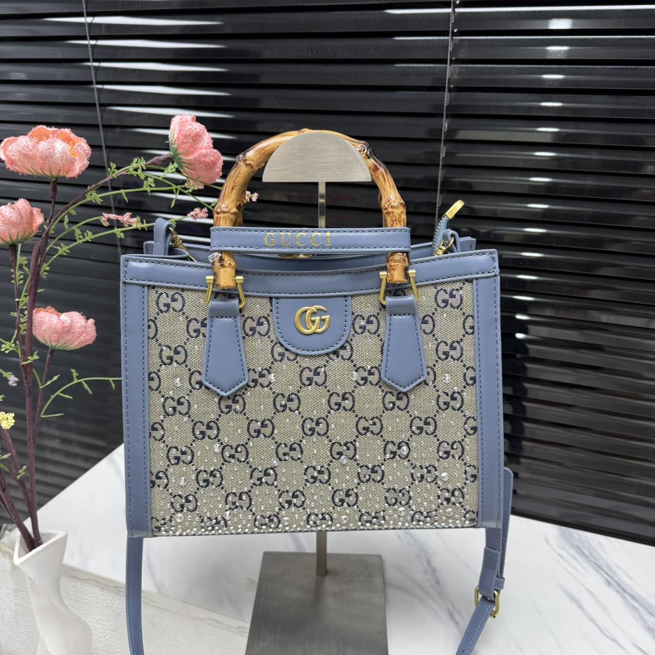 Light luxury large-capacity handbag