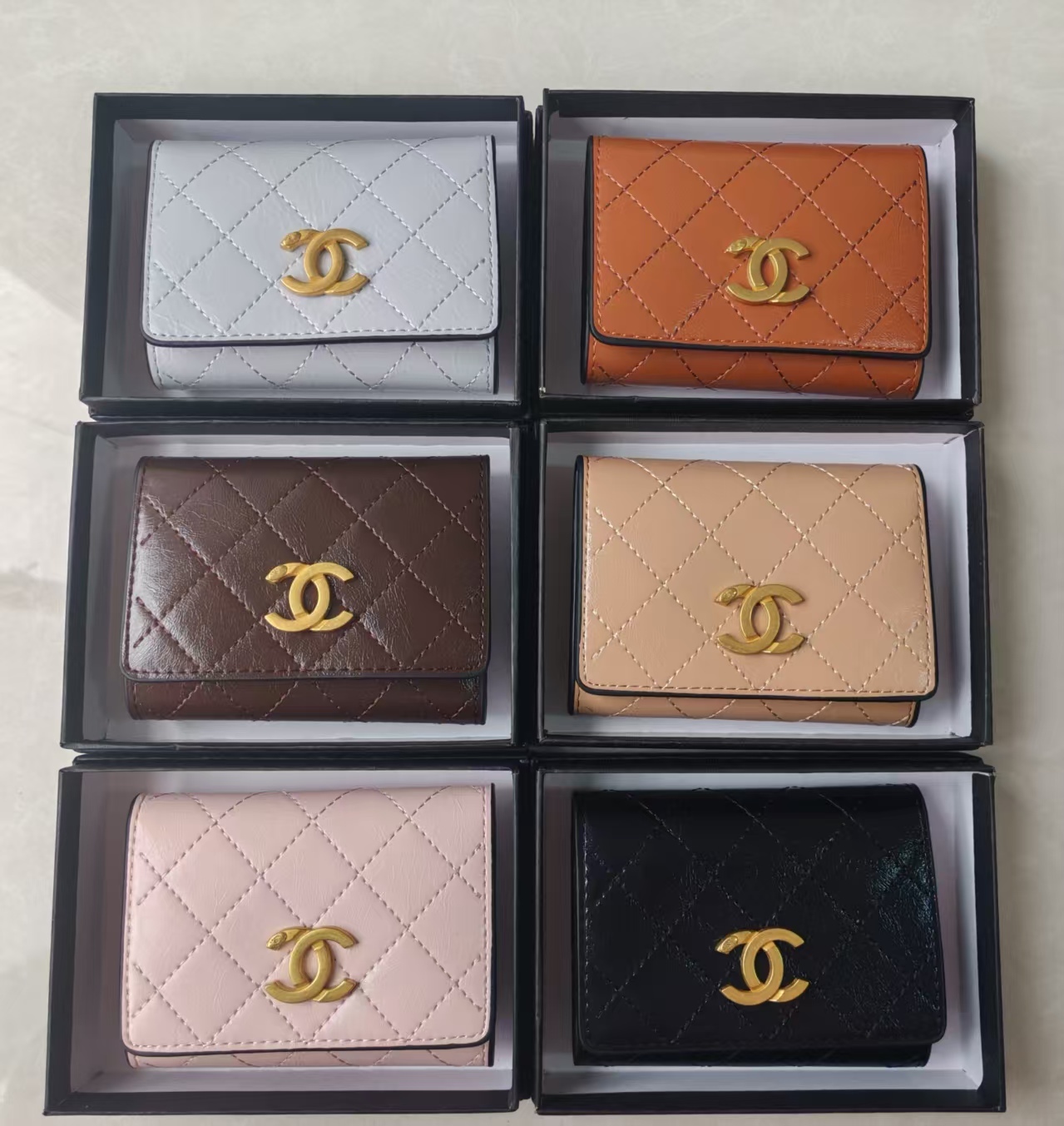 Simple and multi-functional wallet