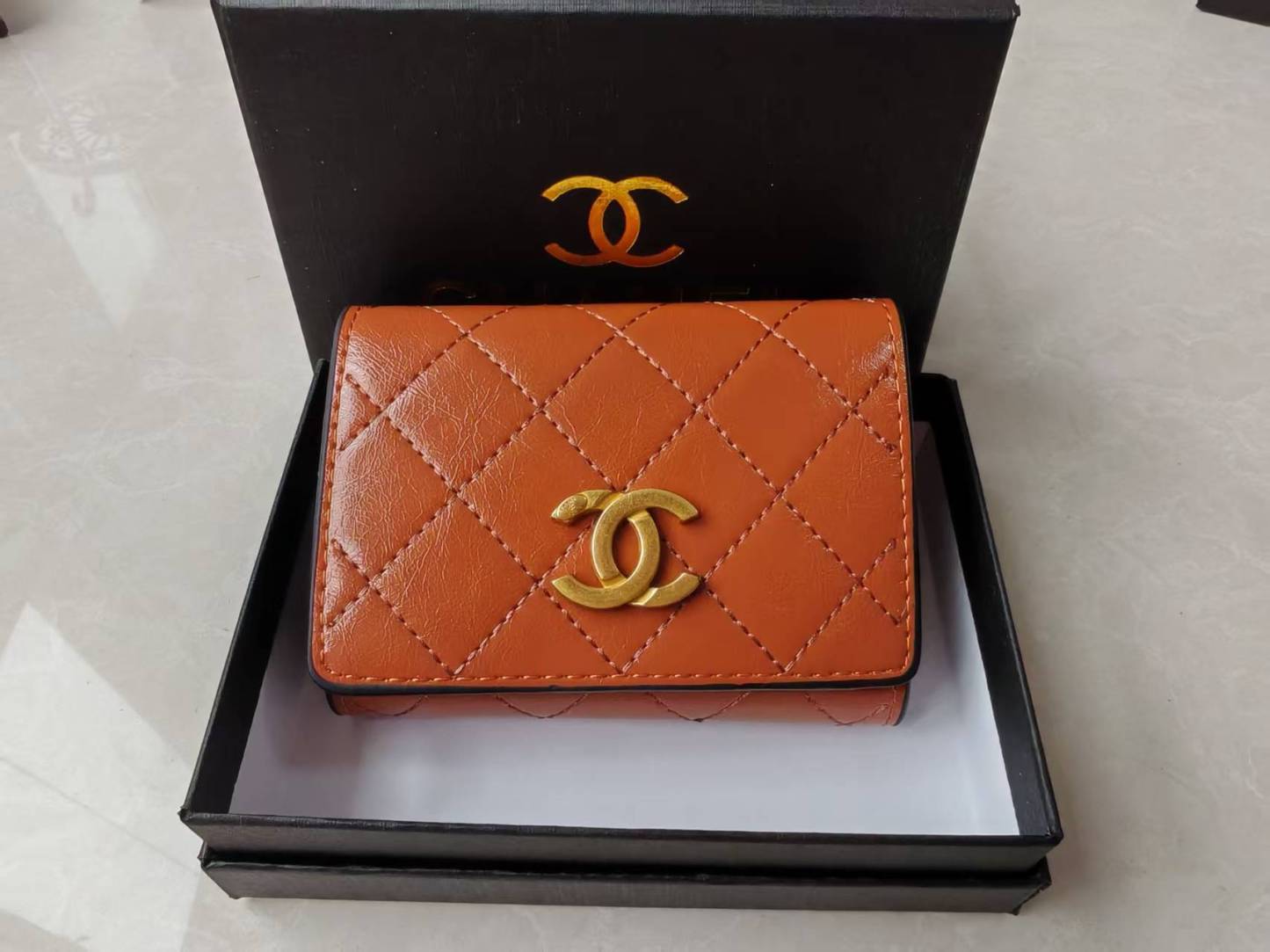 Simple and multi-functional wallet