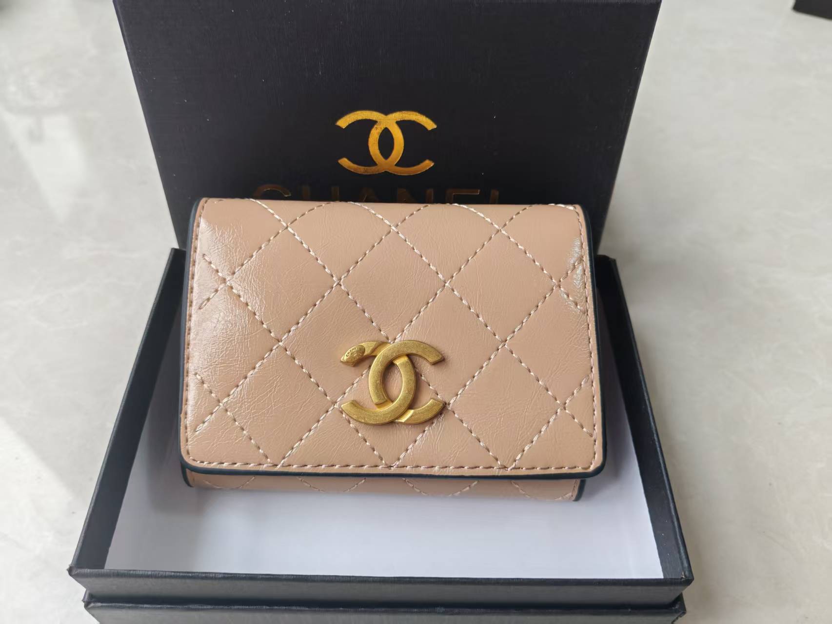 Simple and multi-functional wallet