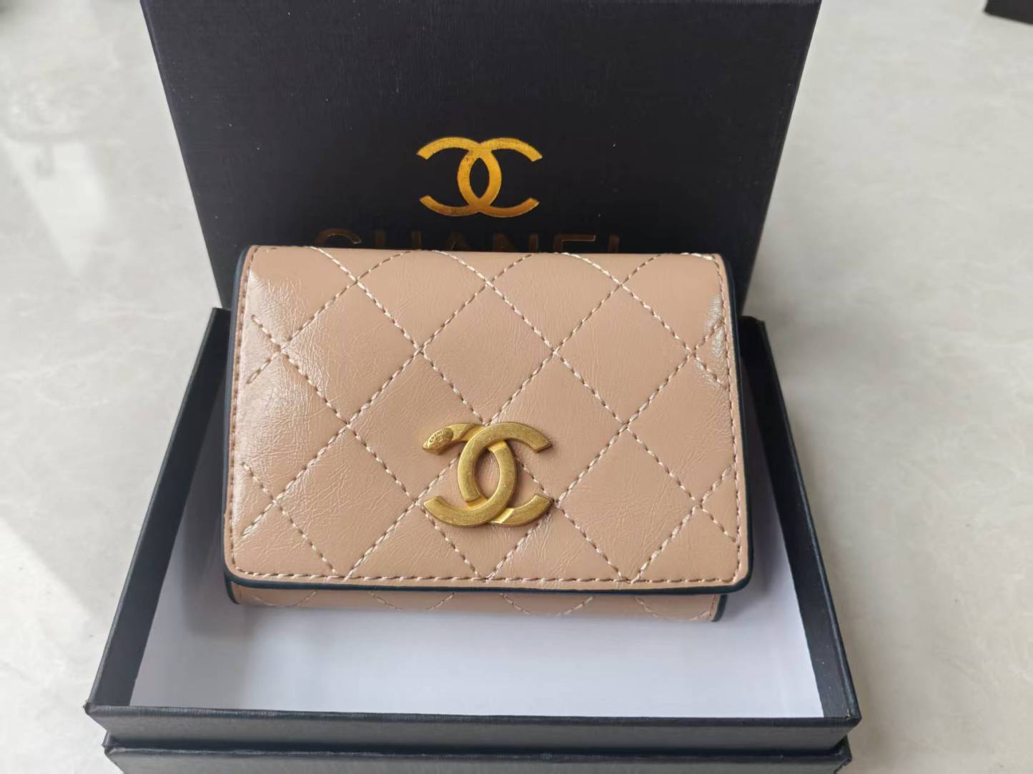 Simple and multi-functional wallet