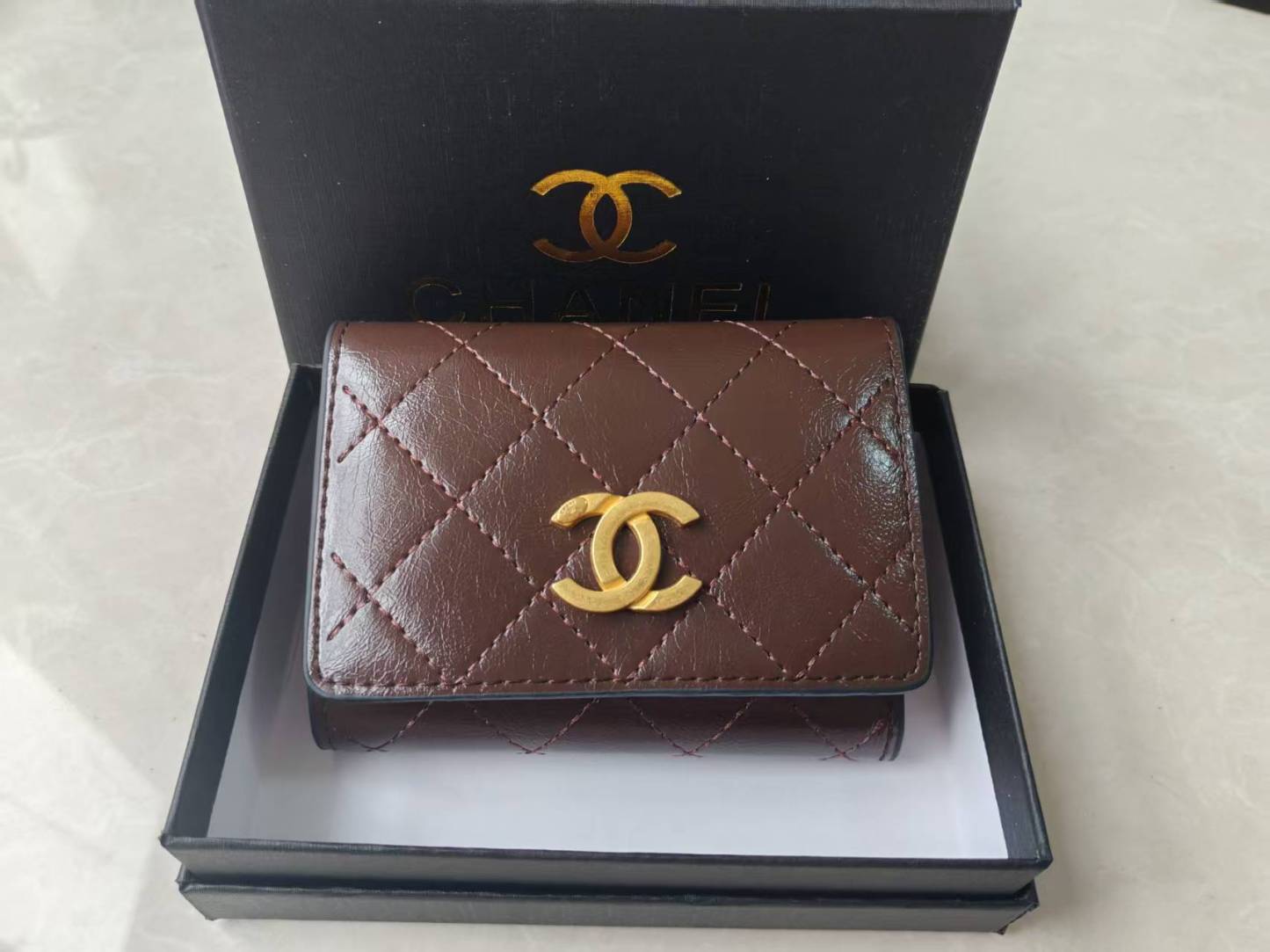 Simple and multi-functional wallet