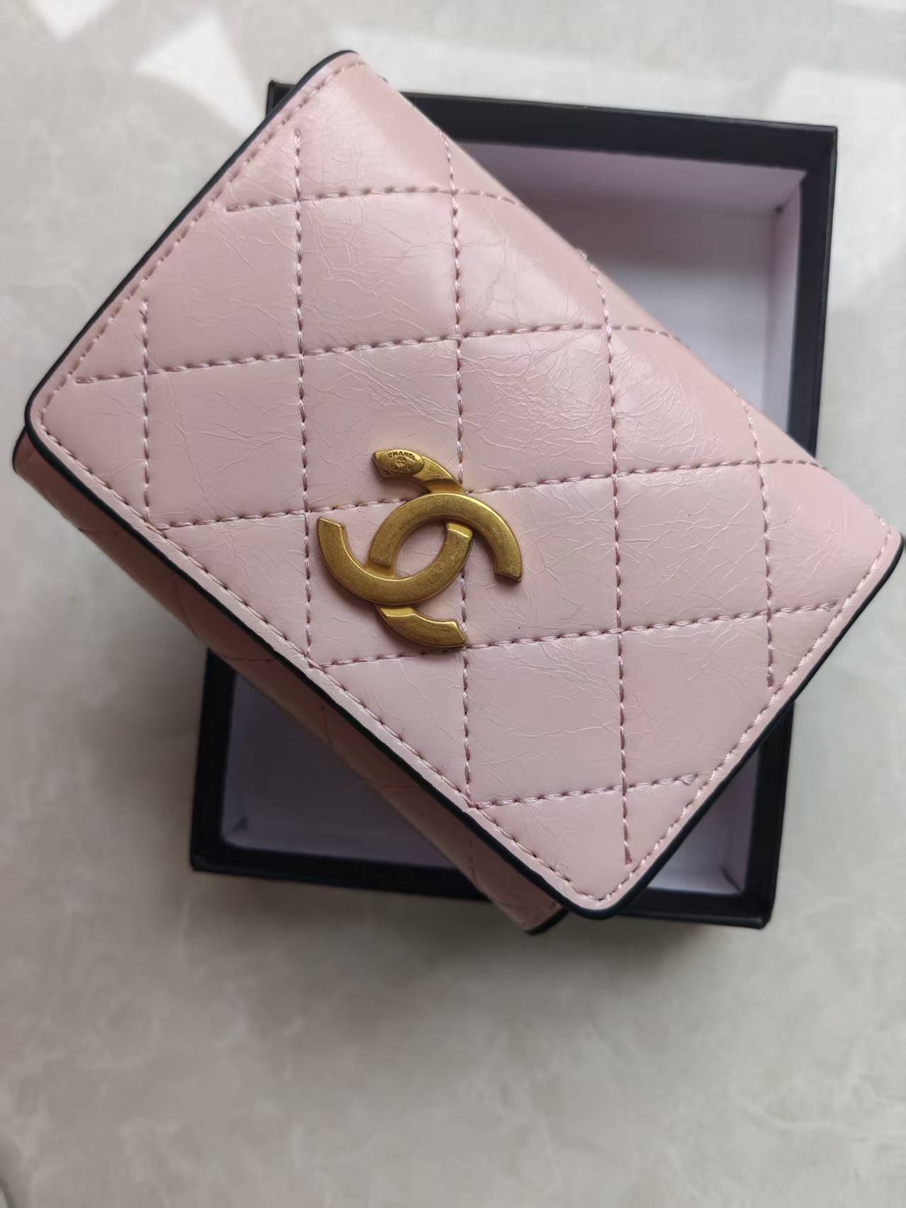 Simple and multi-functional wallet