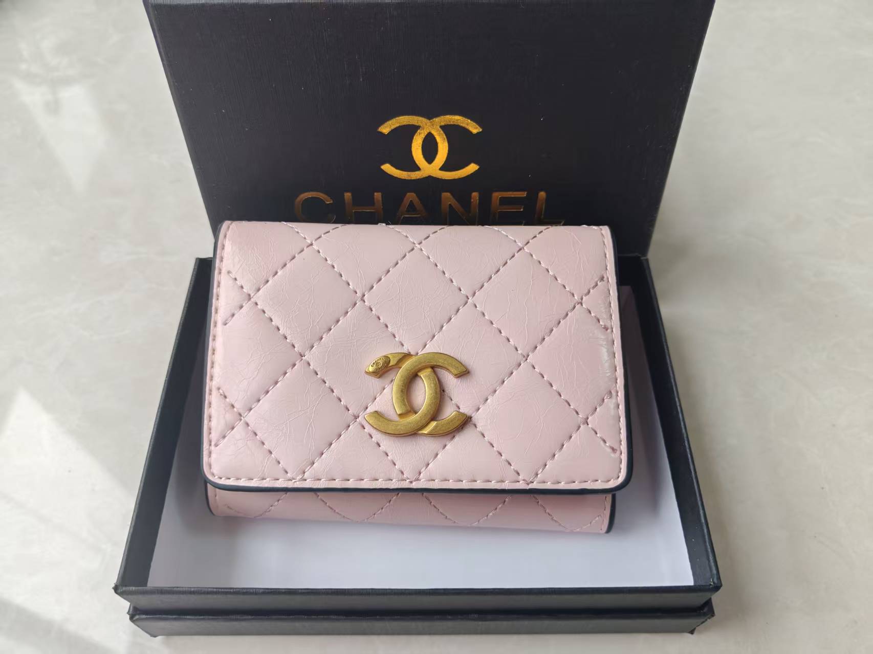 Simple and multi-functional wallet