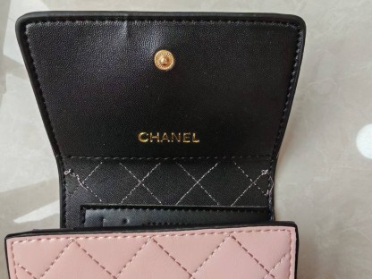 Simple and multi-functional wallet