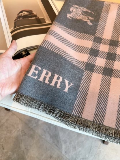 Luxurious cashmere scarf