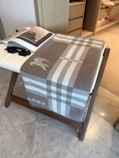 Luxurious cashmere scarf