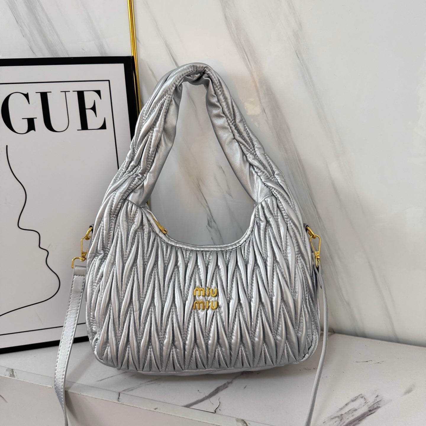 Stylish pleated handbag