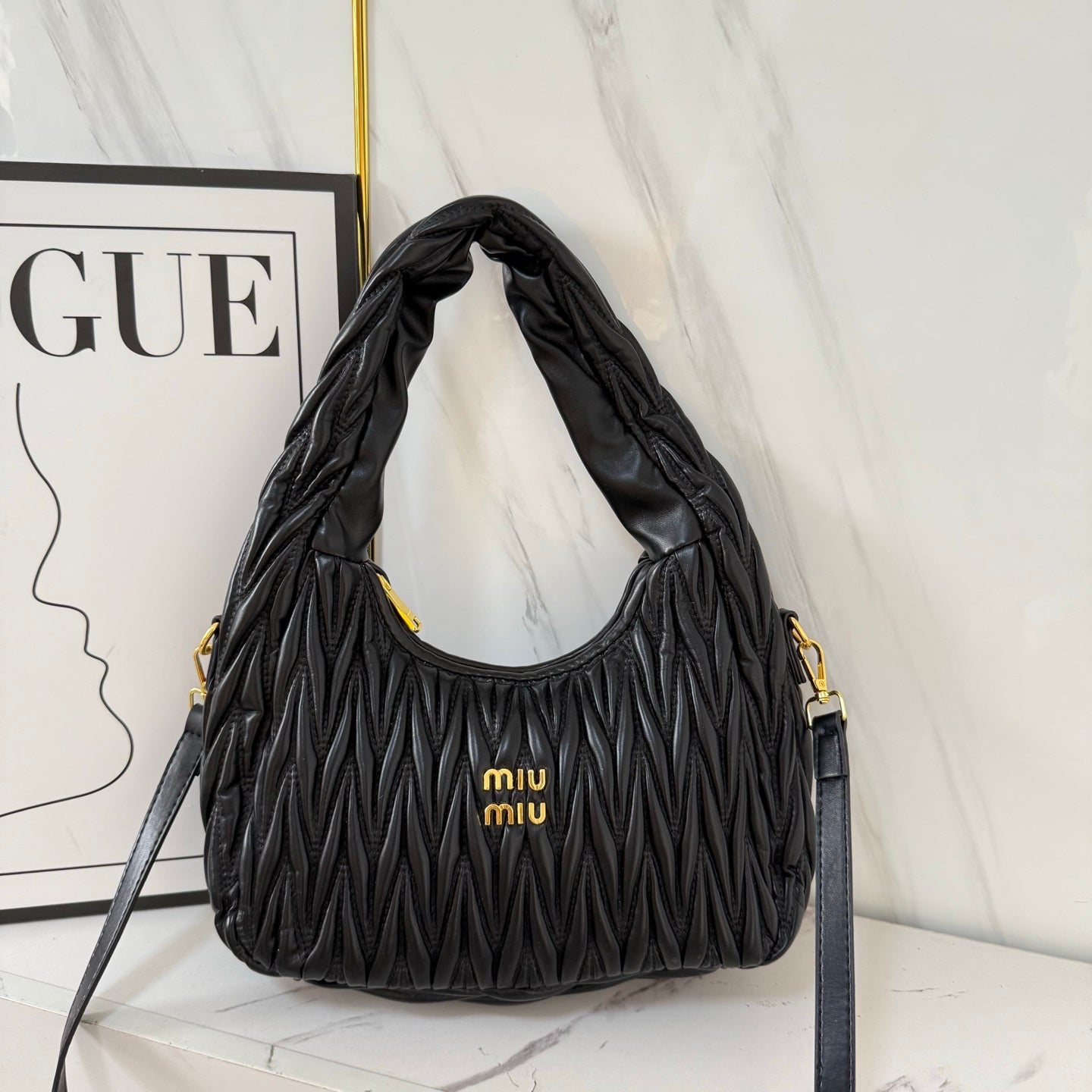 Stylish pleated handbag