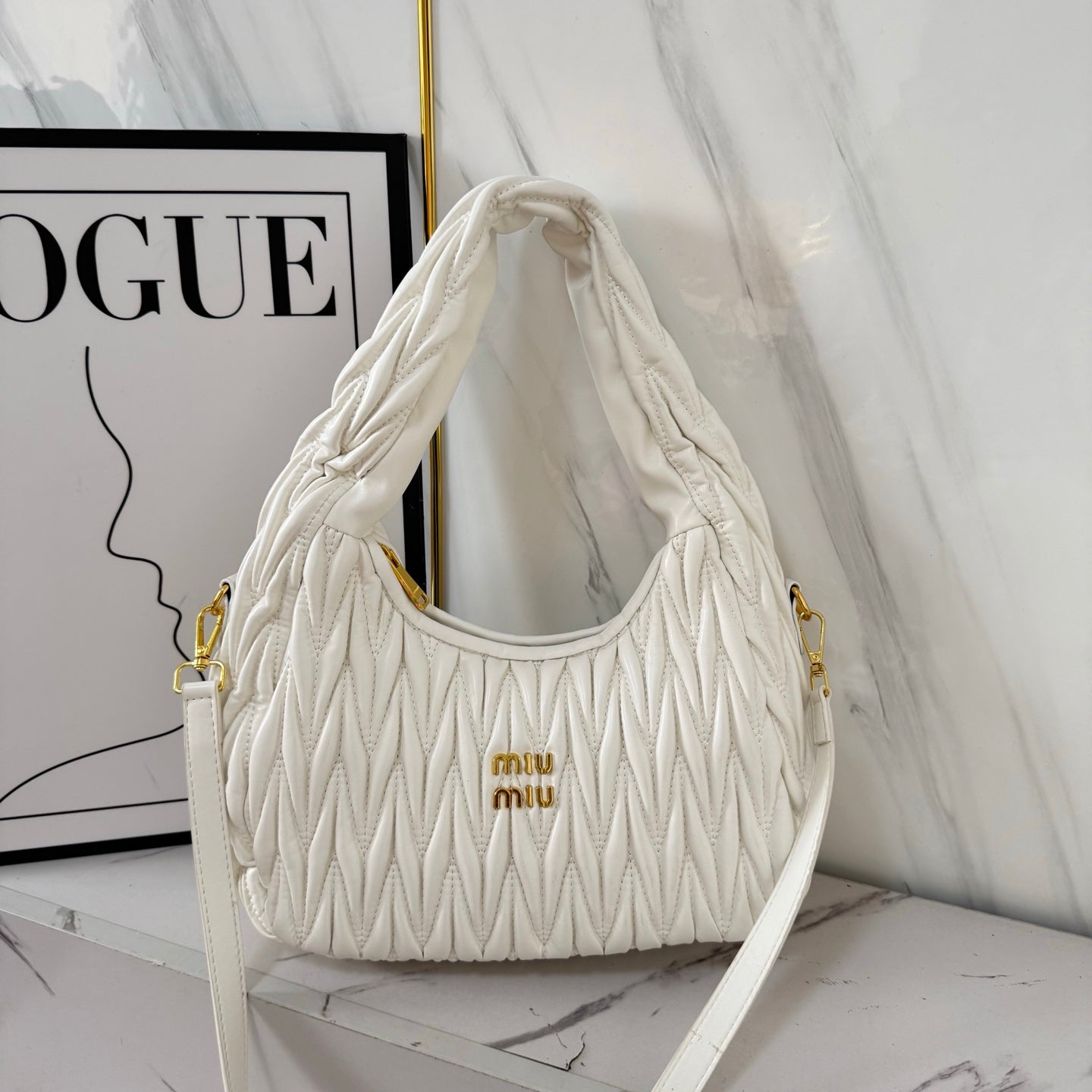Stylish pleated handbag