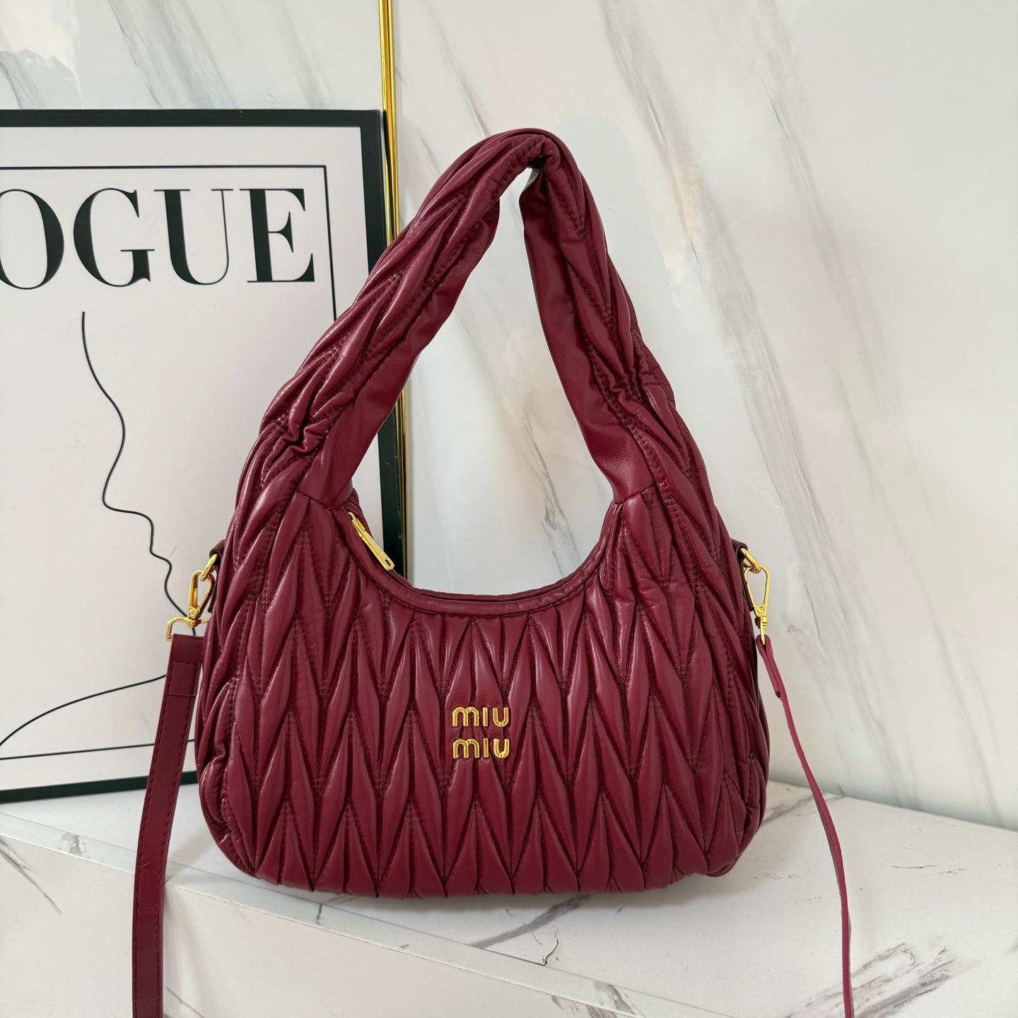 Stylish pleated handbag