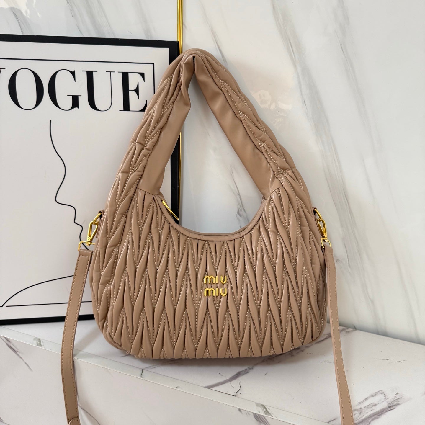 Stylish pleated handbag