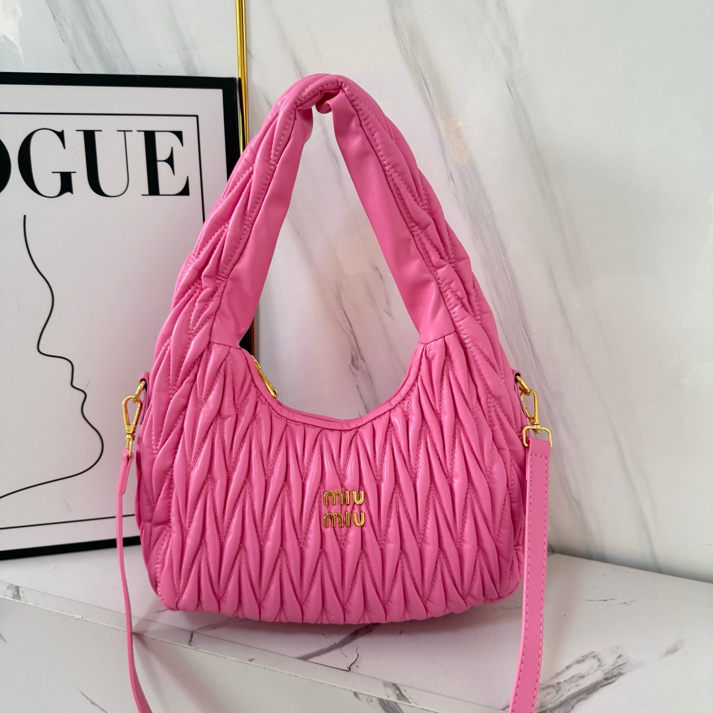 Stylish pleated handbag