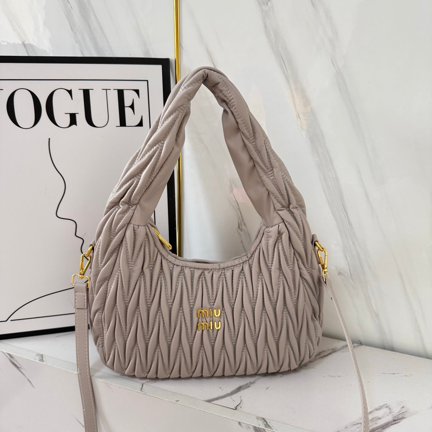 Stylish pleated handbag