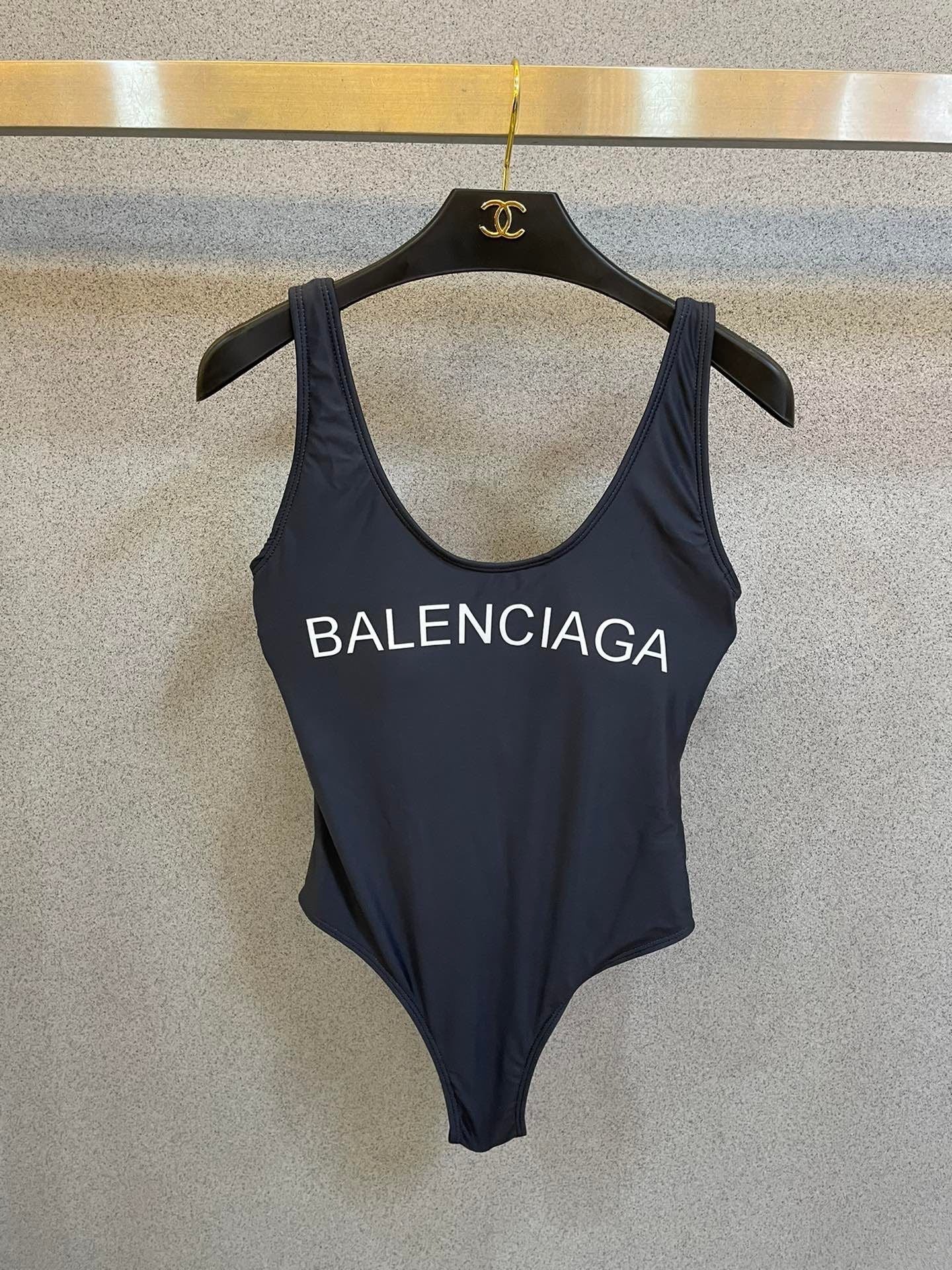 New one-piece swimsuit