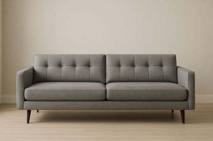 Divano due posti in legno e tessuto grigio, con cuscini inclusi.