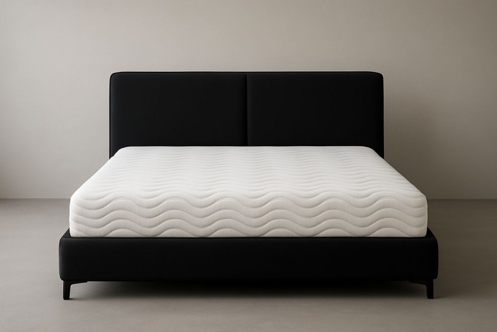 Letto matrimoniale in tessuto nero con materasso in schiuma bianca