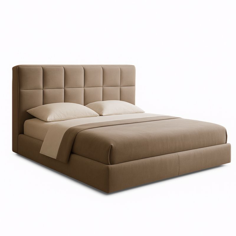 Letto imbottito in tessuto beige con testiera alta trapuntata