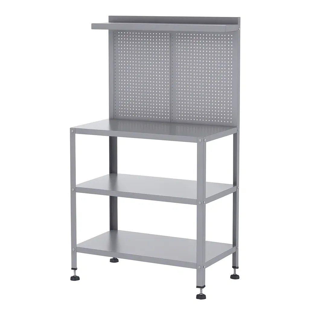 Établi métallique gris avec panneau perforé