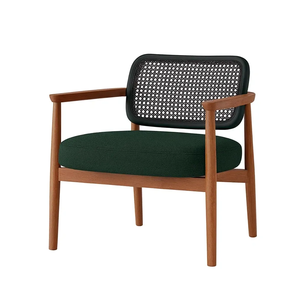 Fauteuil en bois avec coussin vert et dossier en rotin