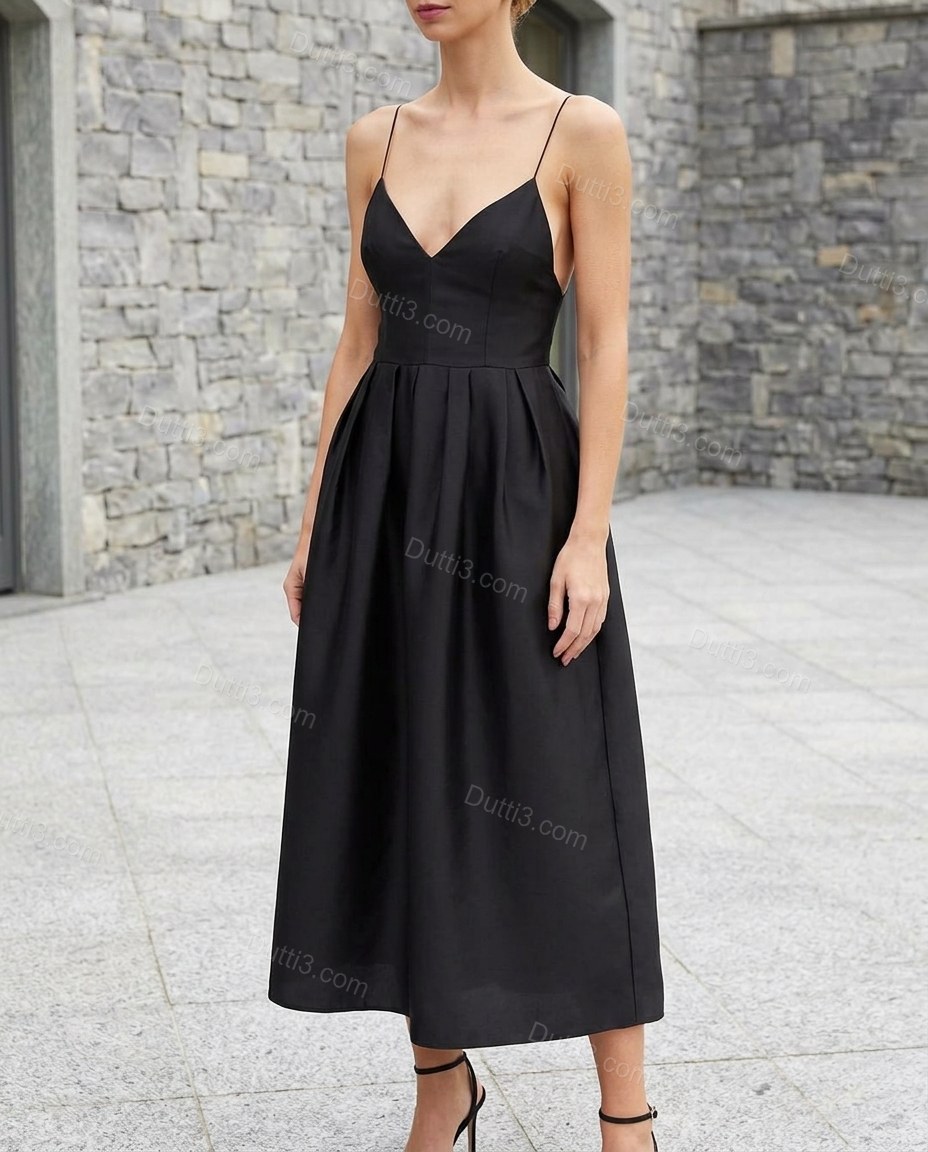 Black Sleek Pleated Midi Dress by Dutti3