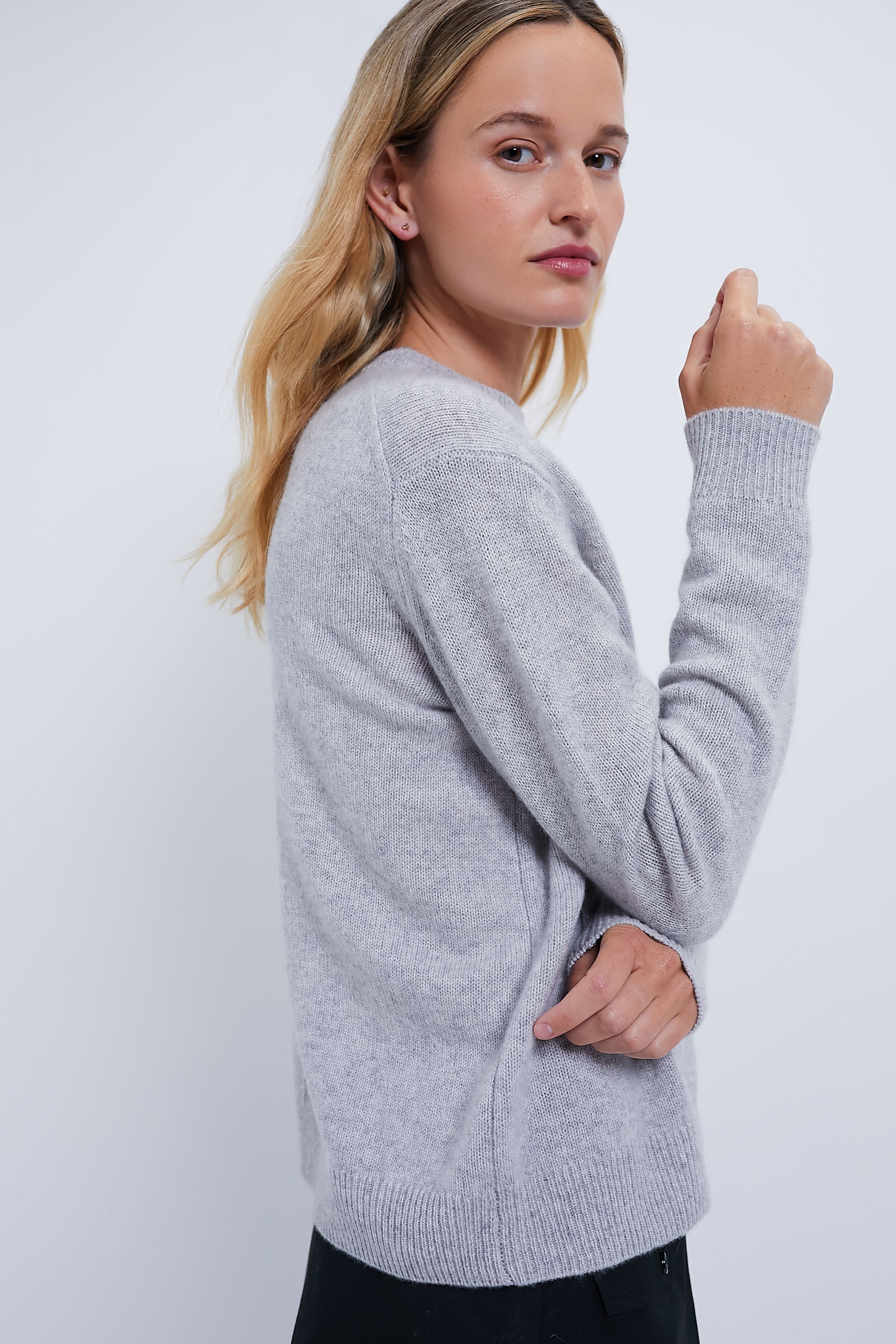 Gray Cashmere Bodie Boyfriend Crewneck-Beilave