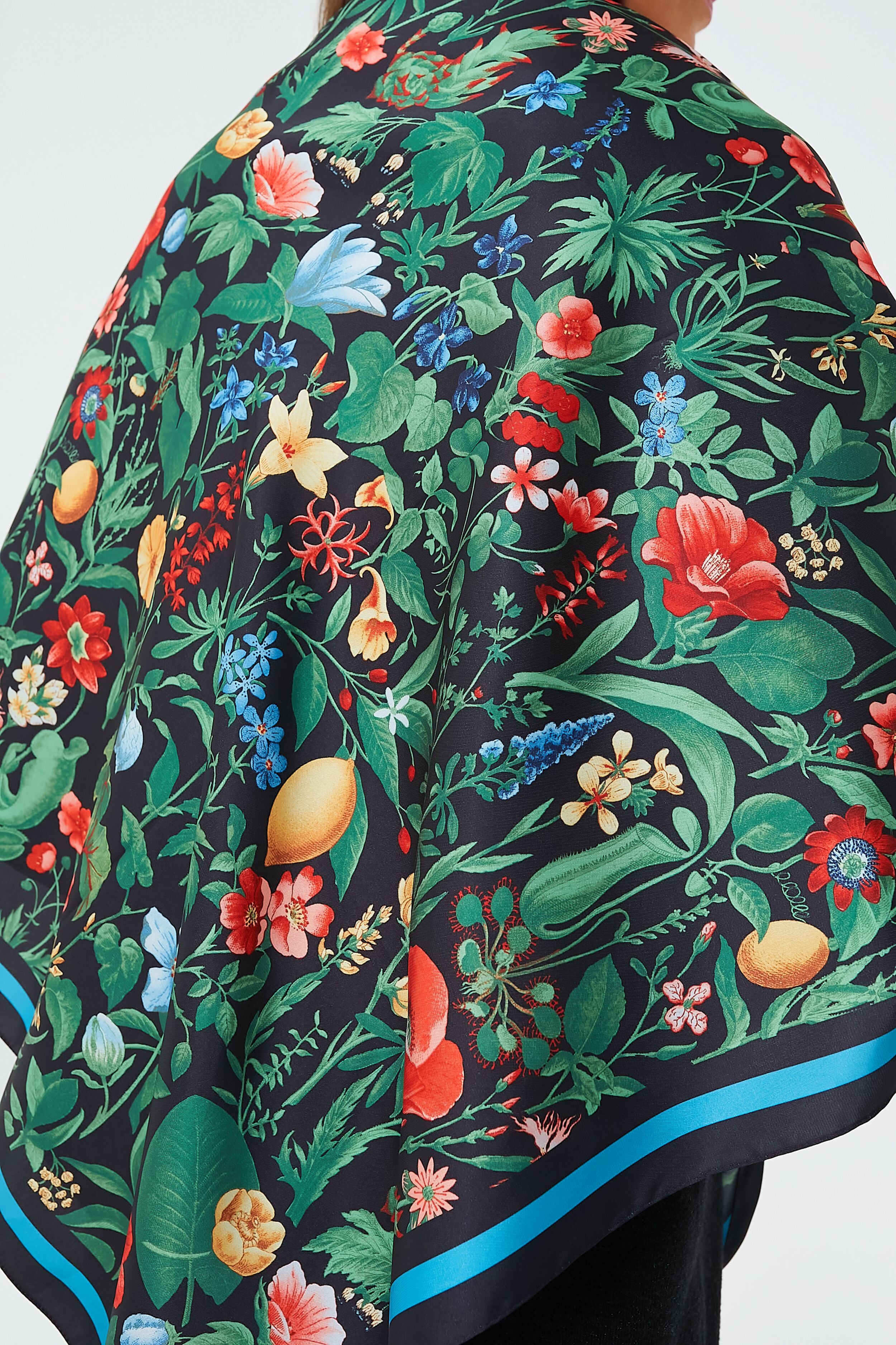 Noir Blooming Botanical Scarf-Beilave