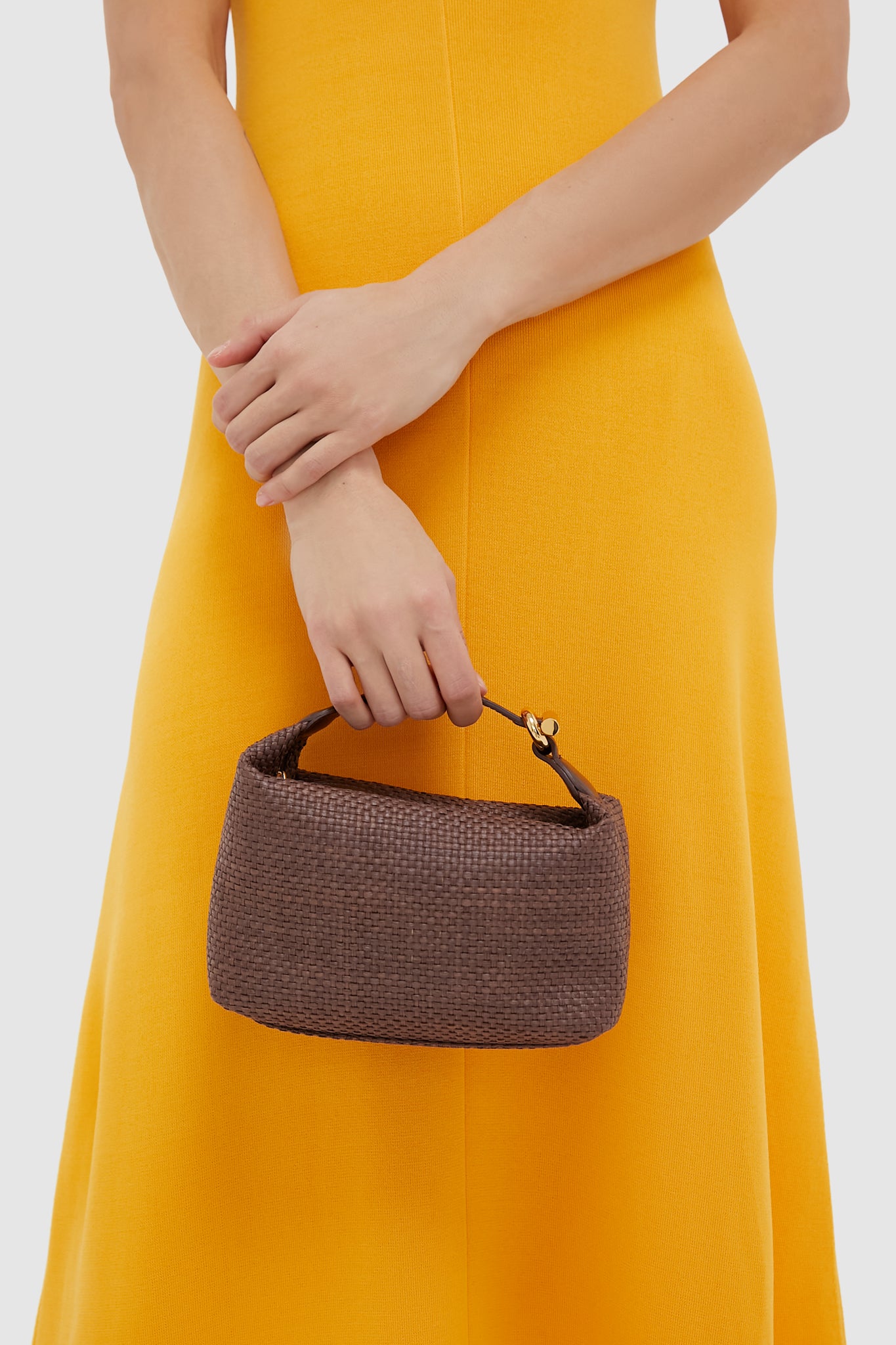 Caramel Raffia Micro Pillow Pouch-Beilave