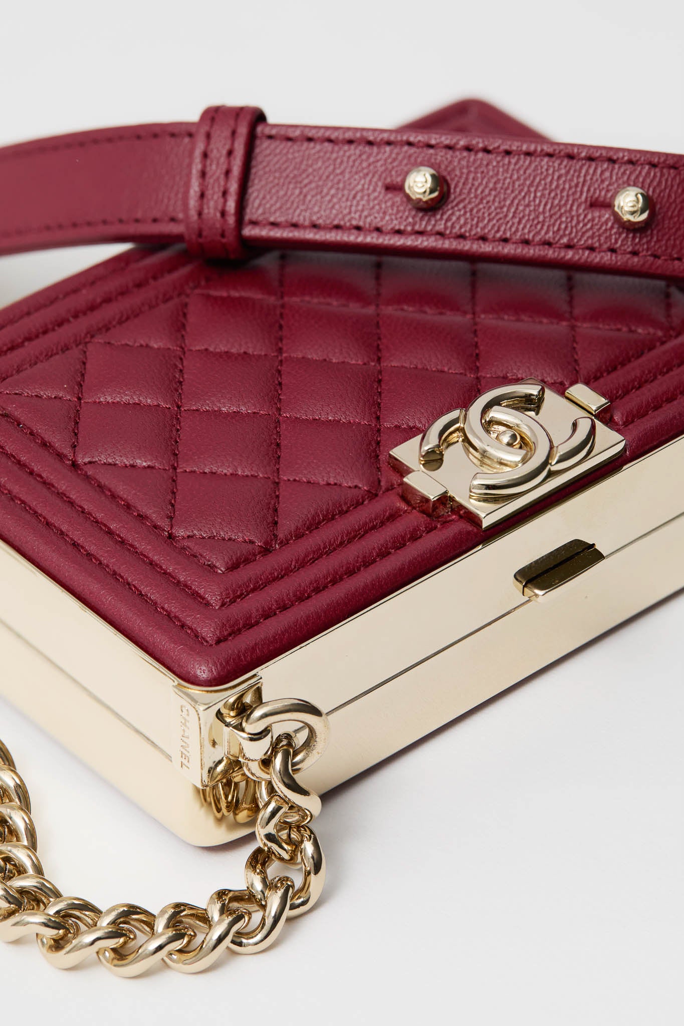 CHANEL Red Sheepskin Leather Boy Minaudiere-Beilave