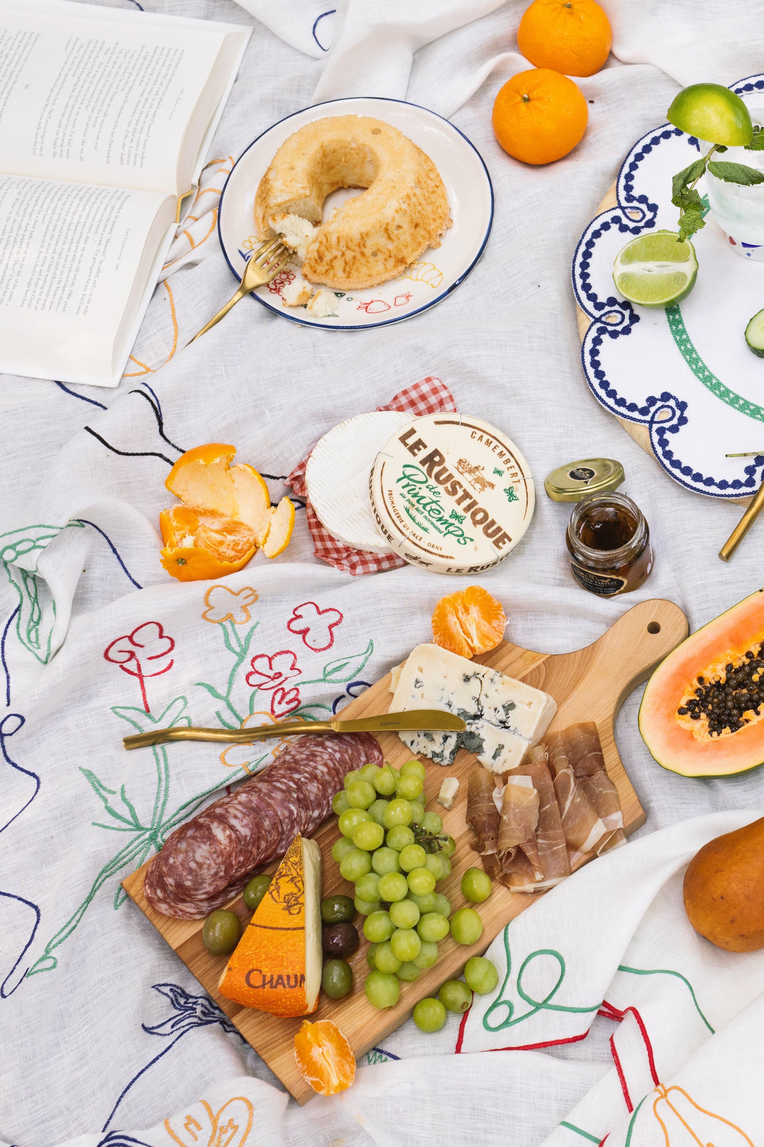 Fête Linen Embroidered Tablecloth-Beilave