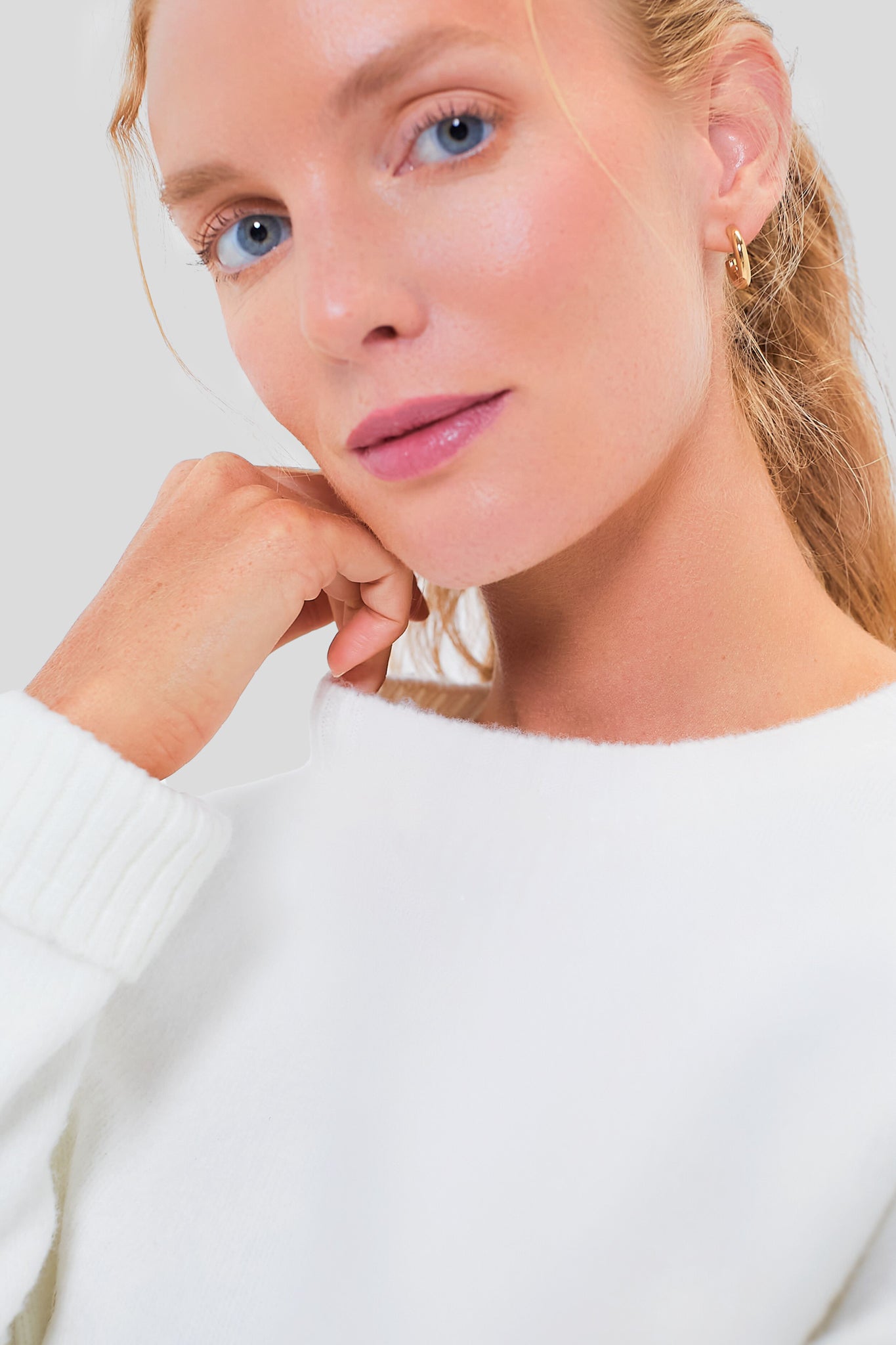 White Faris Pullover-Beilave