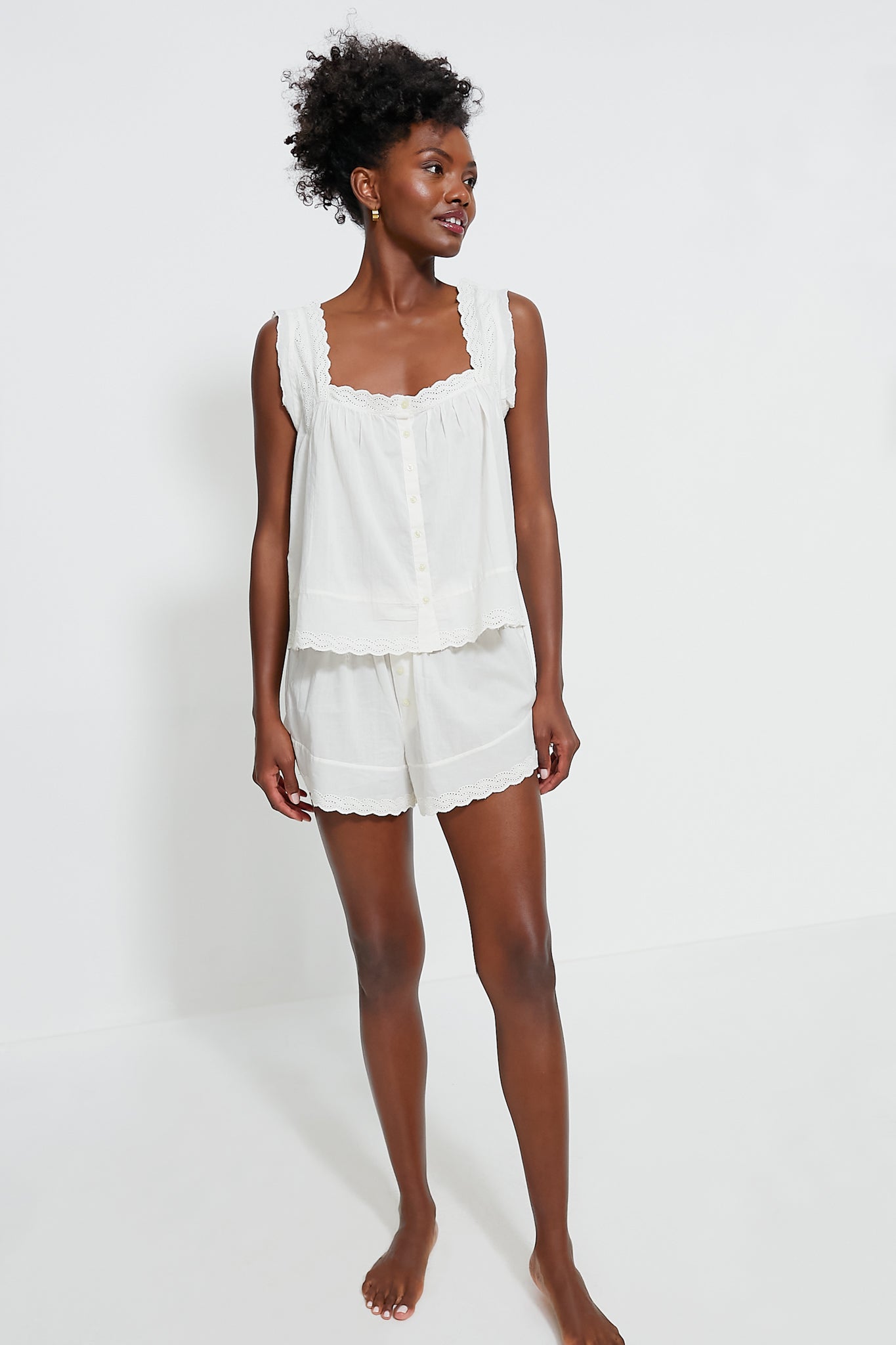 True White The Eyelet Tap Short-Beilave