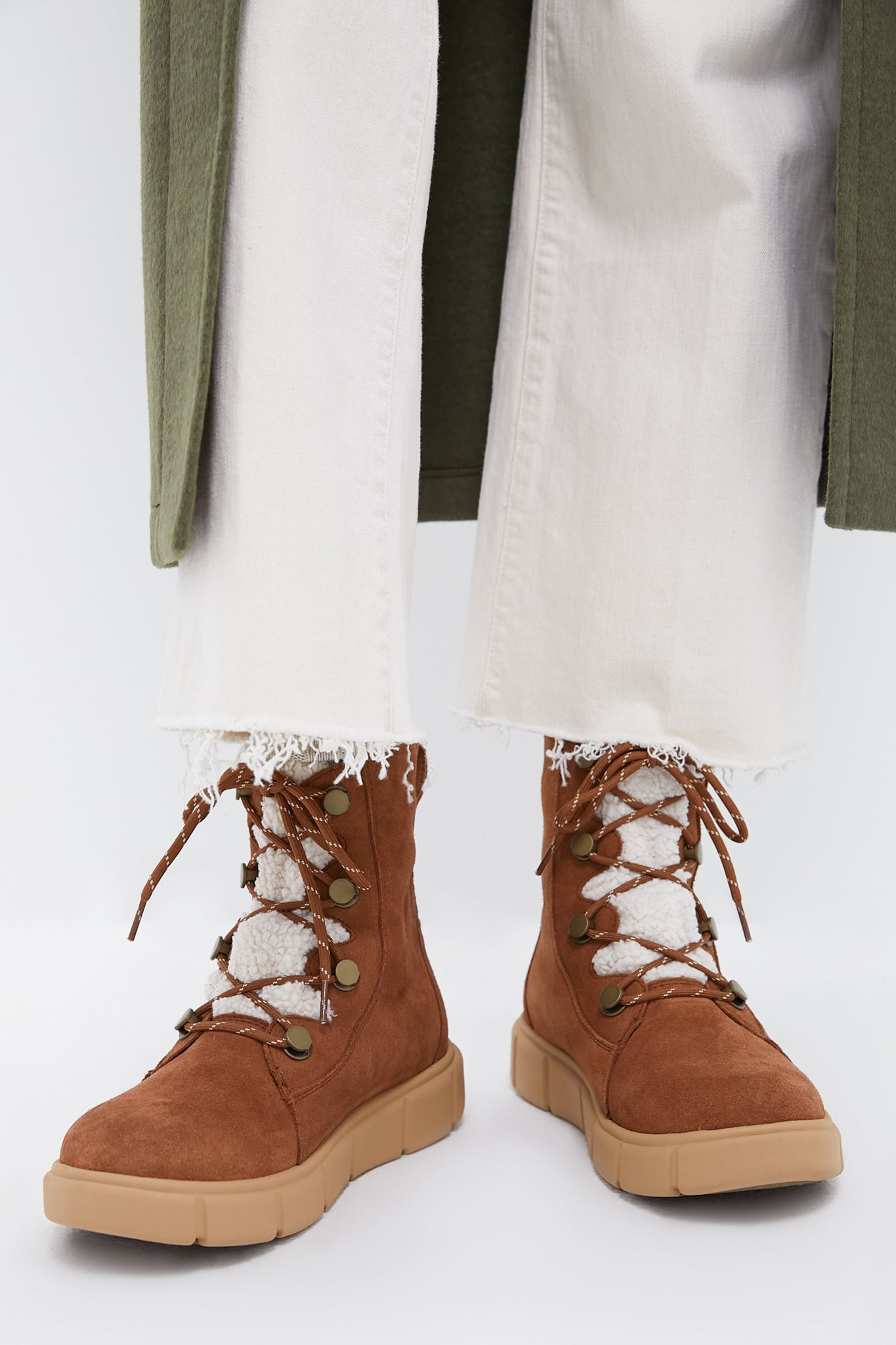 Velvet Tan Explorer III Joan Cozy-Beilave