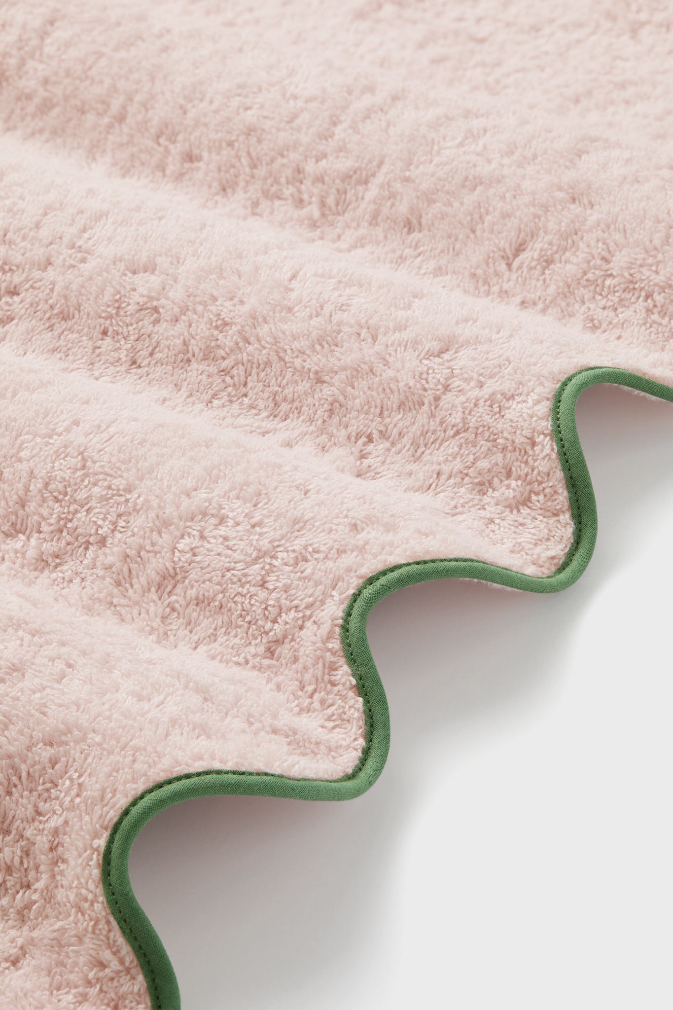 Exclusive Blush and Palm Cairo Scallop Bath Towel-Beilave